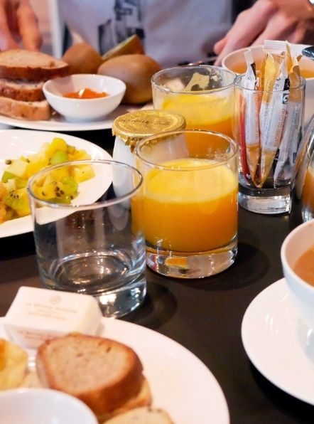 Petit-déjeuner au Grand Hôtel de Courtoisville à Saint-Malo, hôtel 4 étoiles proche plage du Sillon.