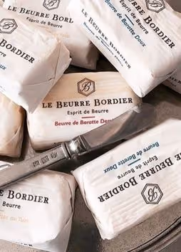 Beurre servi au petit-déjeuner du Grand Hôtel de Courtoisville à Saint-Malo, hôtel en Bretagne.