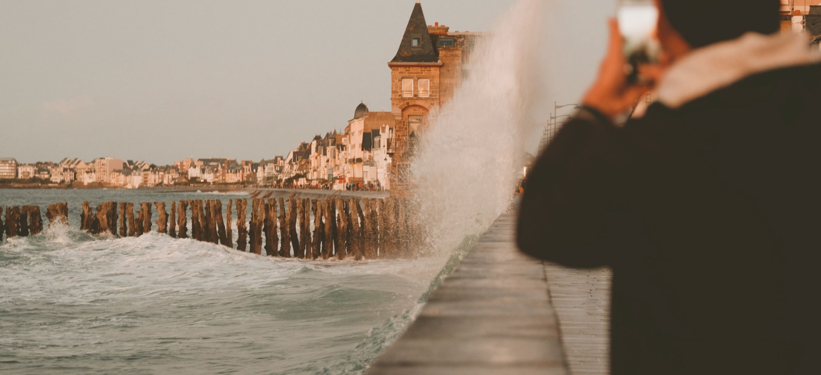 High tides in Saint-Malo seen from the seaside, near the Grand Hotel de Courtoisville, a 4-star spa hotel in Brittany.