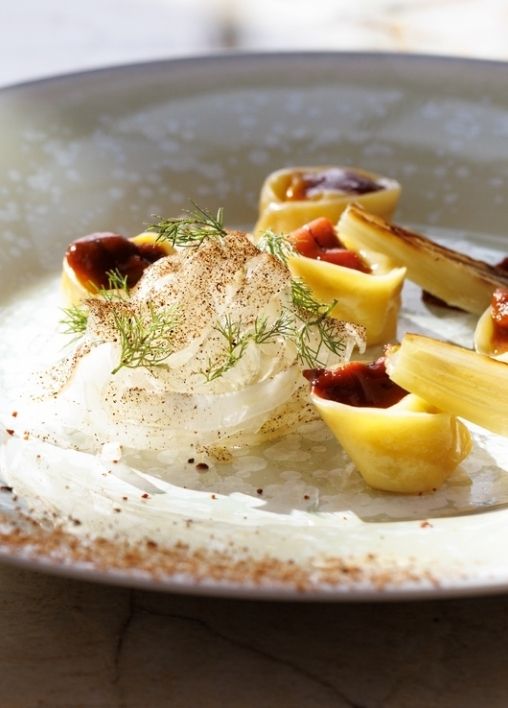 Plat du restaurant du Grand Hôtel de Courtoisville à Saint-Malo, spécialités de fruits de mer et gastronomie bretonne.