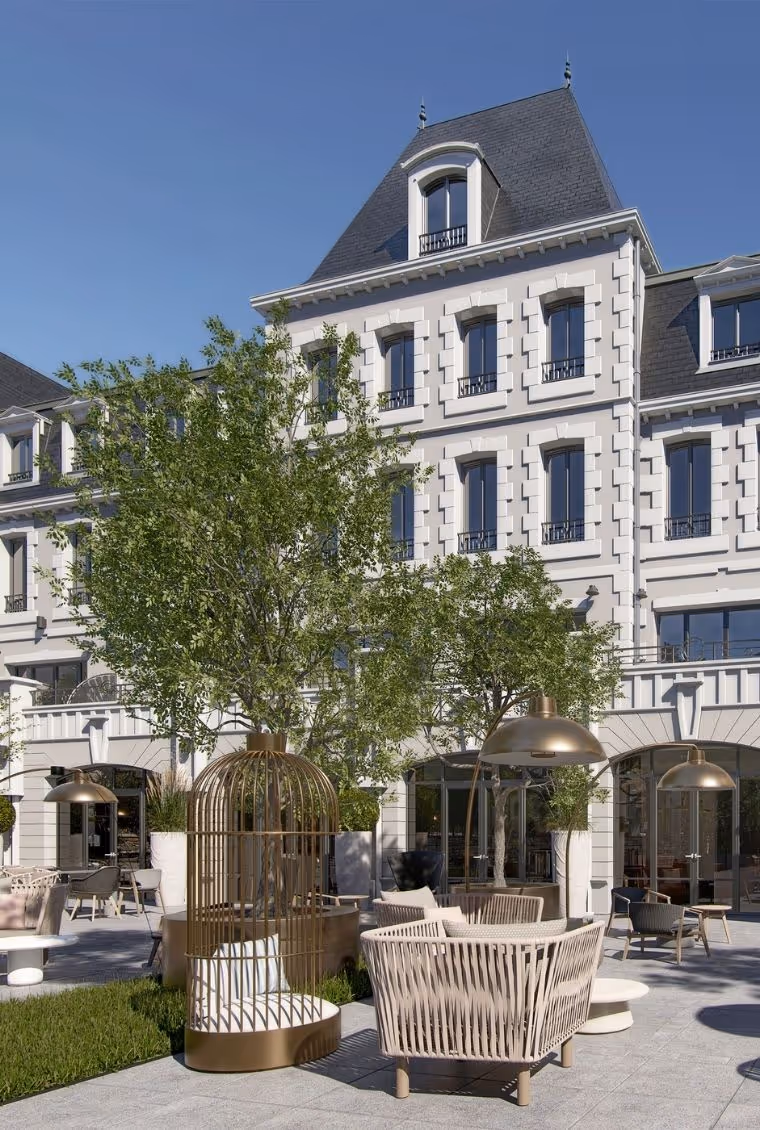 Facade of the Grand Hotel de Courtoisville in Saint-Malo, a 4-star spa hotel near Sillon beach.