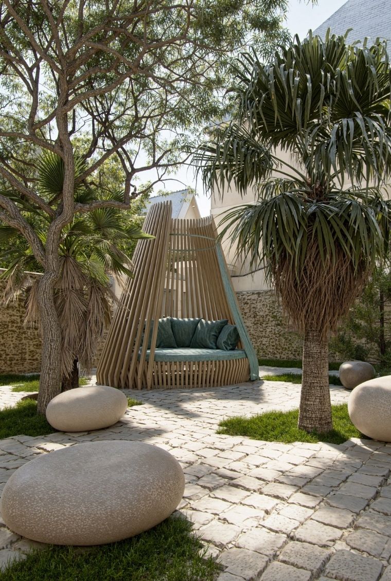 Fauteuil à l’extérieur du Grand Hôtel de Courtoisville à Saint-Malo, hôtel de luxe proche de la plage du Sillon.