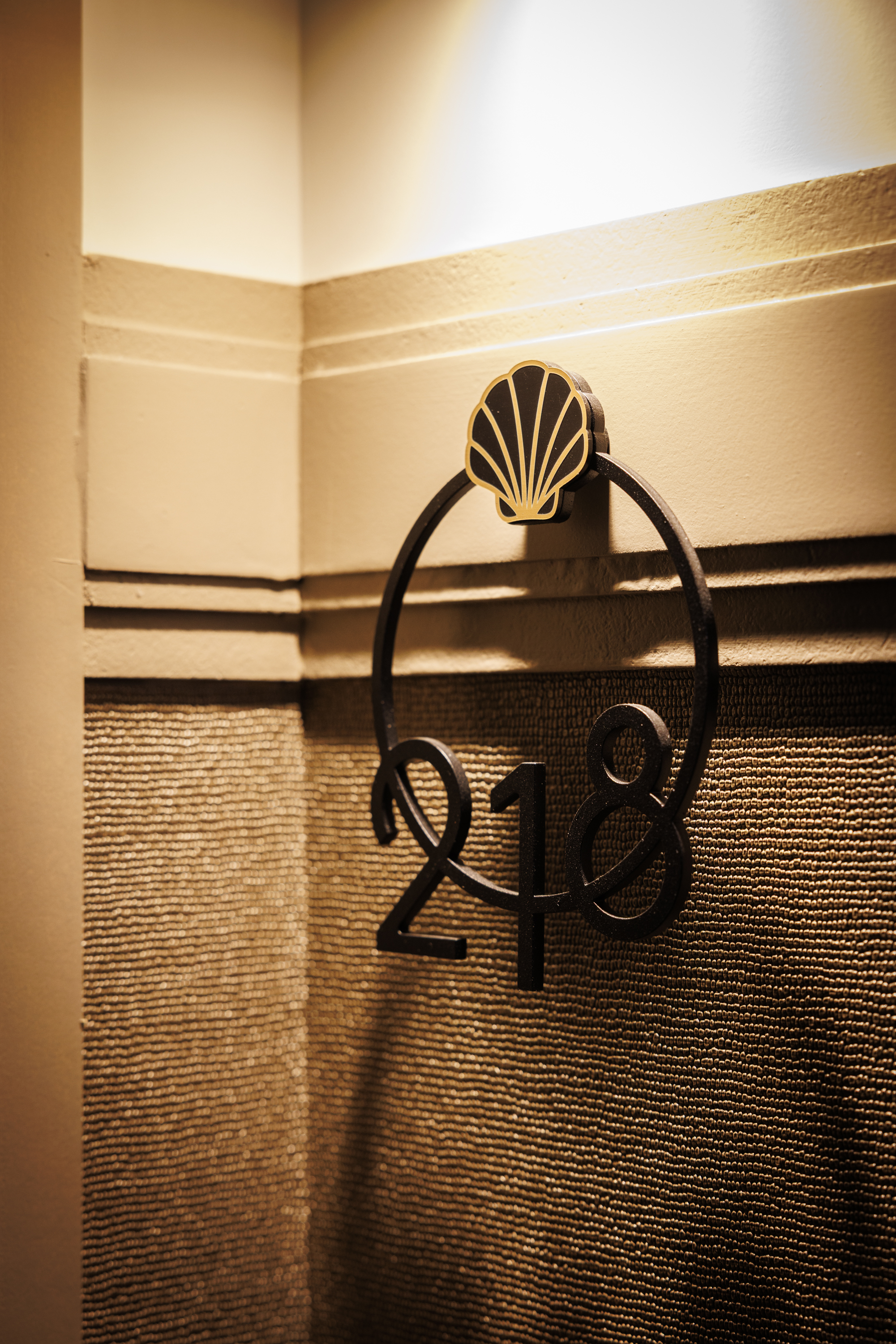 Other decorative lighting at the Grand Hotel de Courtoisville in Saint-Malo, luxury rooms and suites.