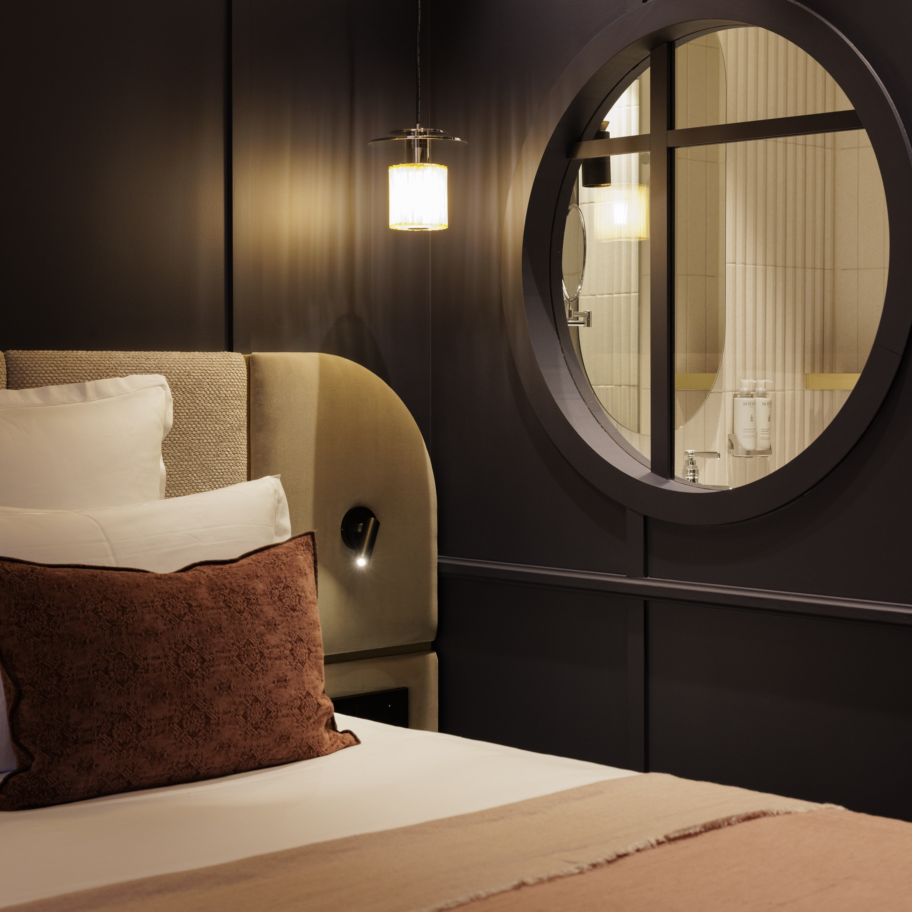 Spacious double bed in a superior room at the Grand Hotel de Courtoisville, a 4-star hotel in Saint-Malo.