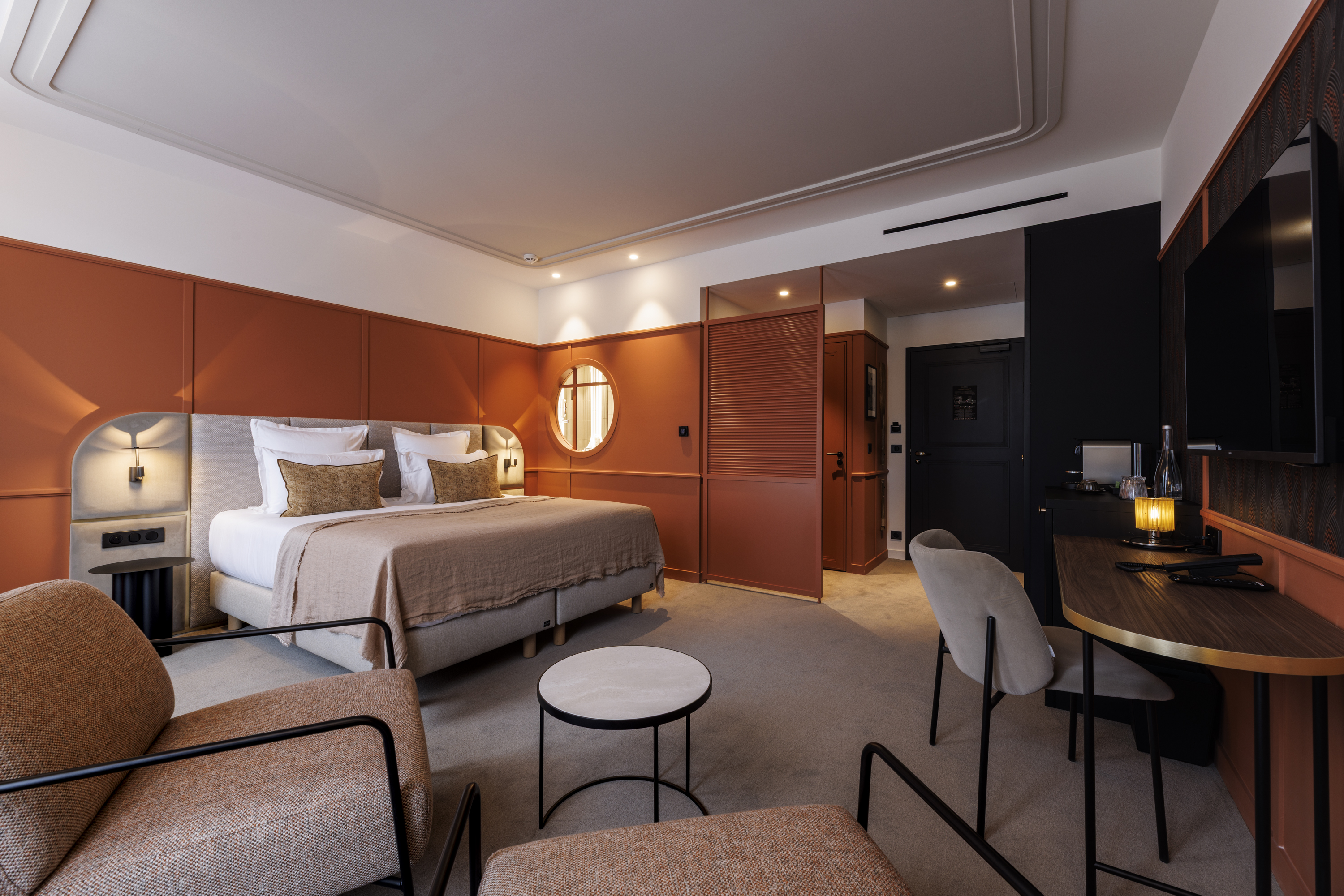 King-size bed in the Prestige Room at the Grand Hotel de Courtoisville, for a luxury stay in Saint-Malo.