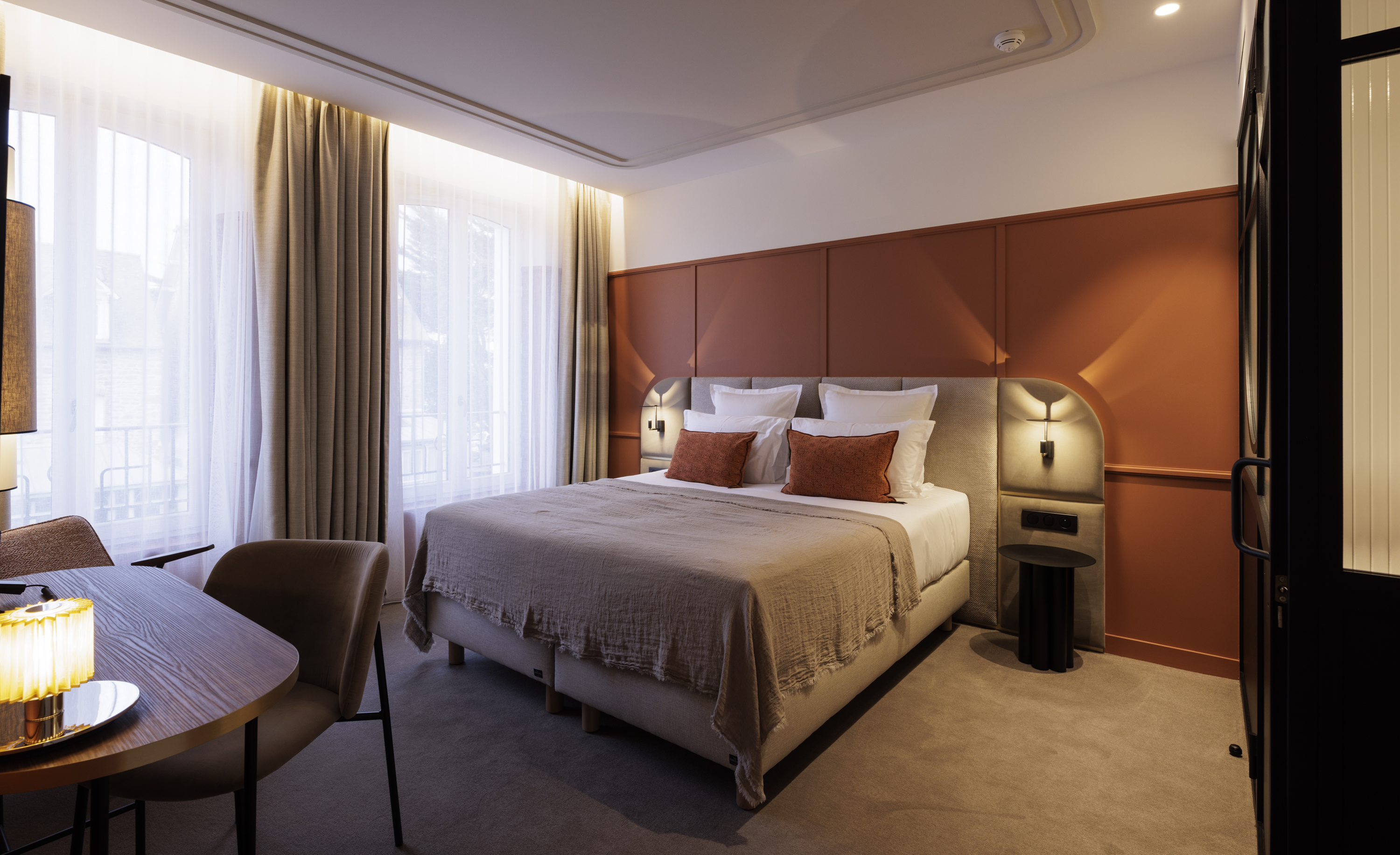 Room at the Grand Hotel de Courtoisville for a stay in Brittany near the sea