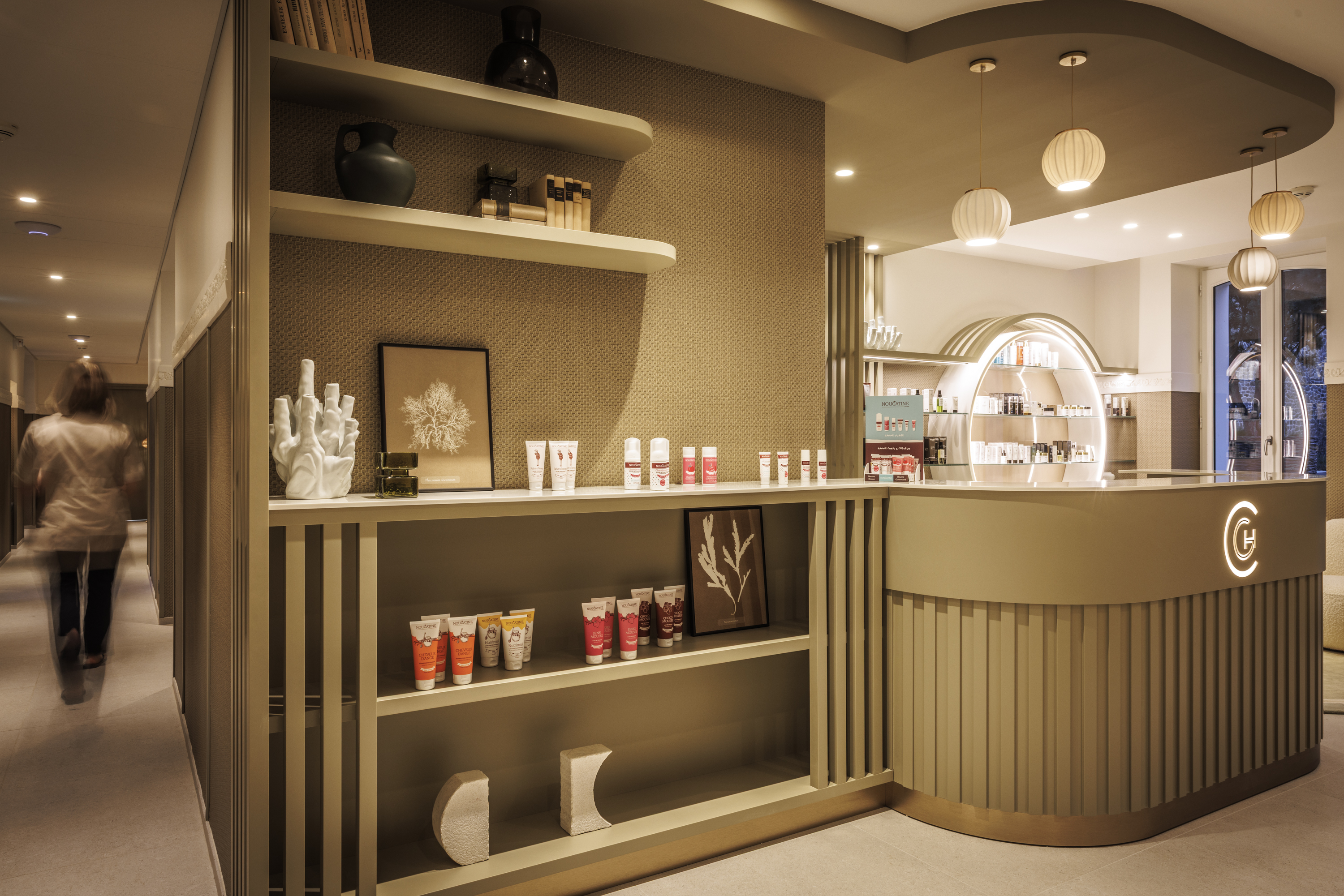 Warm welcome from the spa at the Grand Hotel de Courtoisville in Saint-Malo, a 4-star hotel in Brittany near the sea.