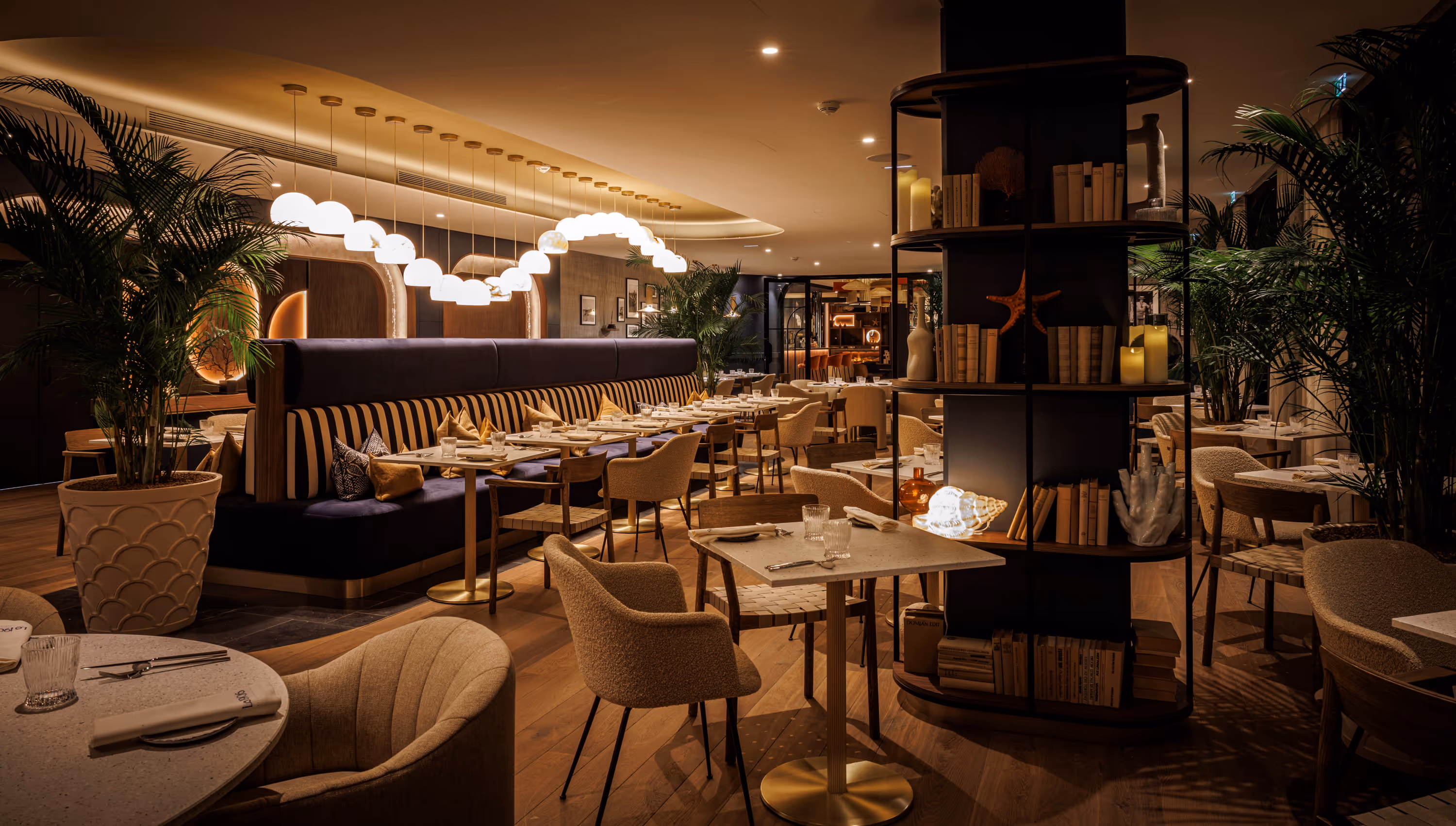 Restaurant Le 1906 at the Grand Hotel de Courtoisville in Saint-Malo, 4-star spa hotel in Brittany with gourmet cuisine.