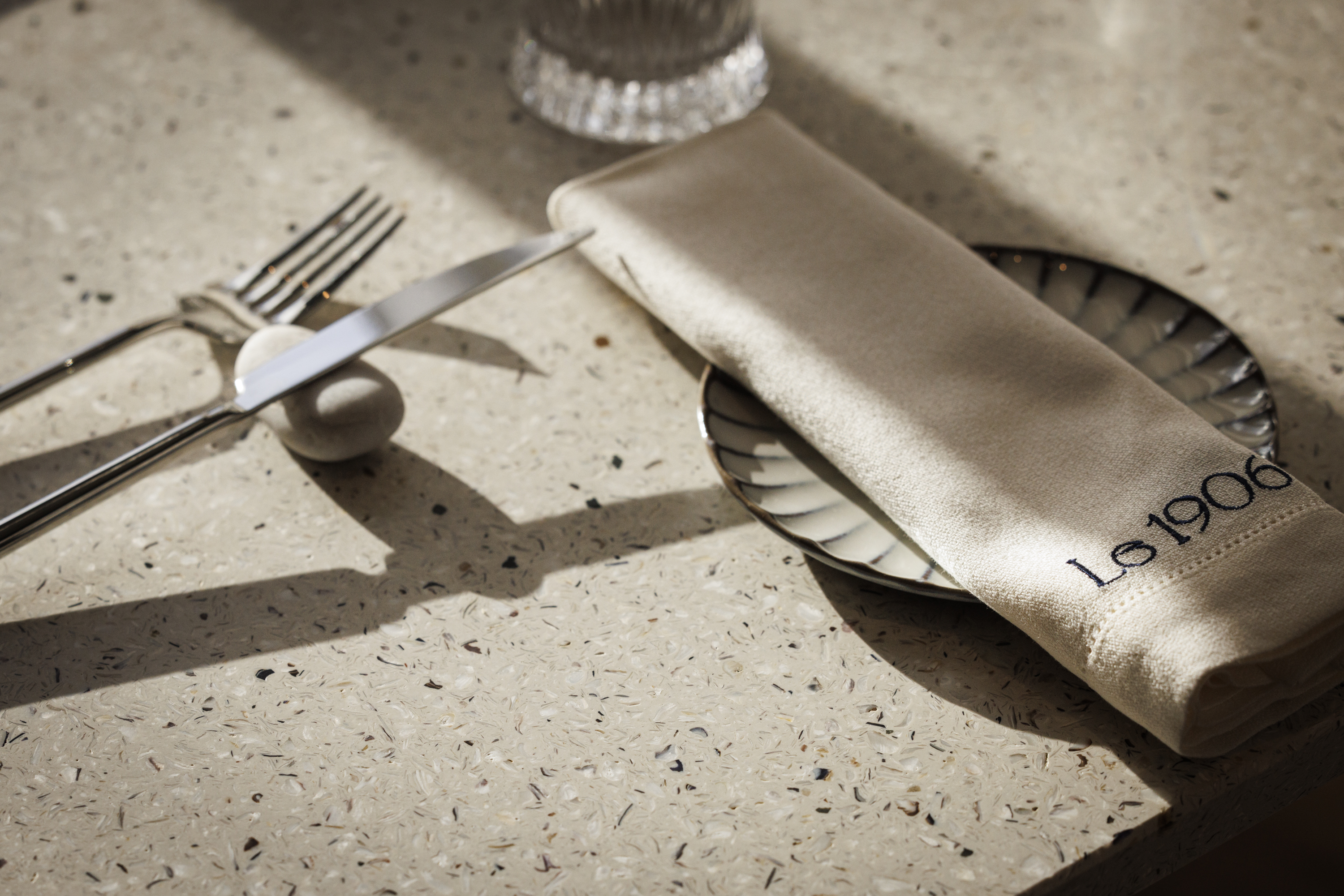 Restaurant Le 1906 at the Grand Hotel de Courtoisville in Saint-Malo, 4-star spa hotel in Brittany with gourmet cuisine.