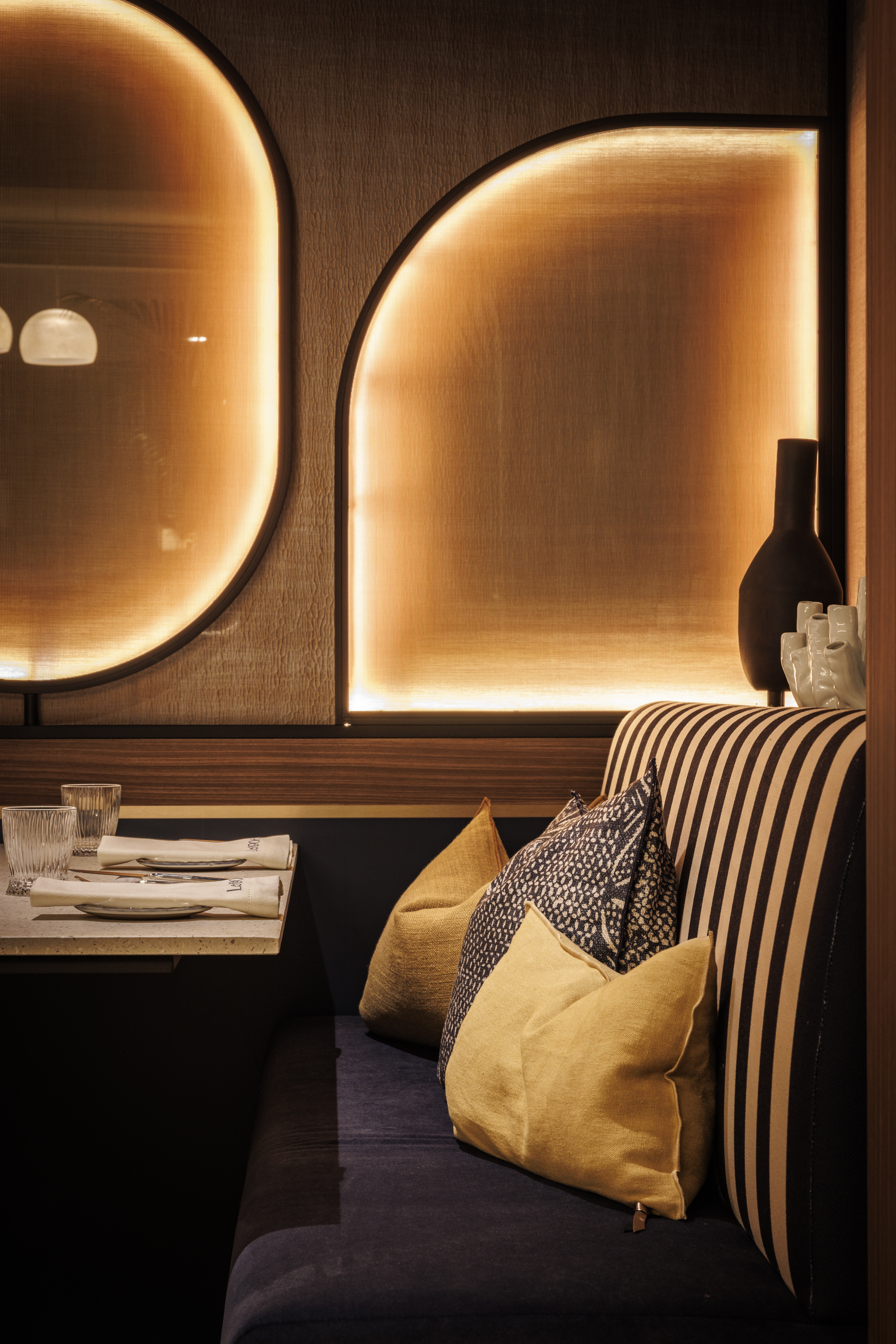 Seafood platter at the restaurant Le 1906 at the Grand Hotel de Courtoisville in Saint-Malo, a 4-star hotel by the sea.