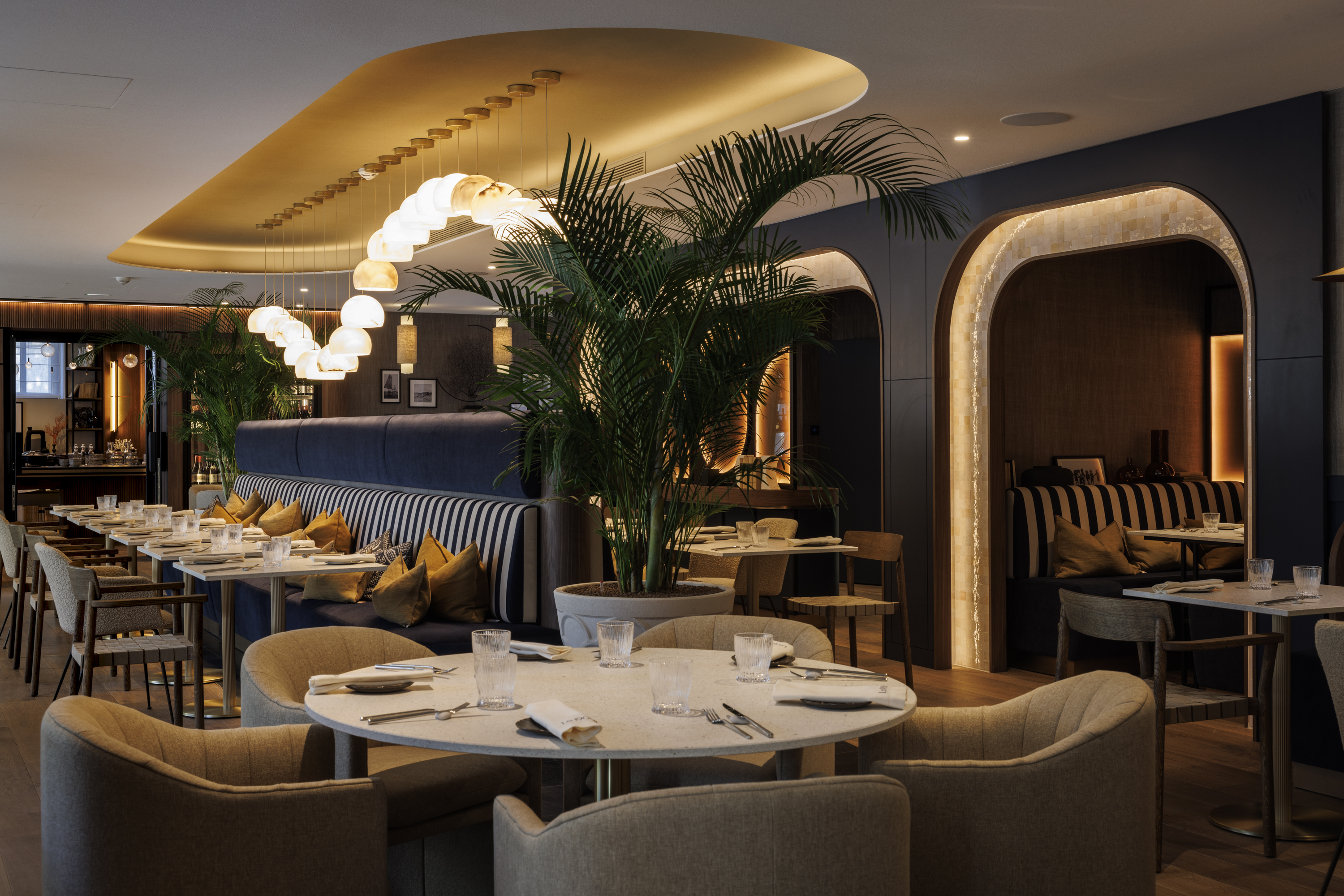 Seafood restaurant at the Grand Hotel de Courtoisville in Saint-Malo, 4-star hotel in Brittany.