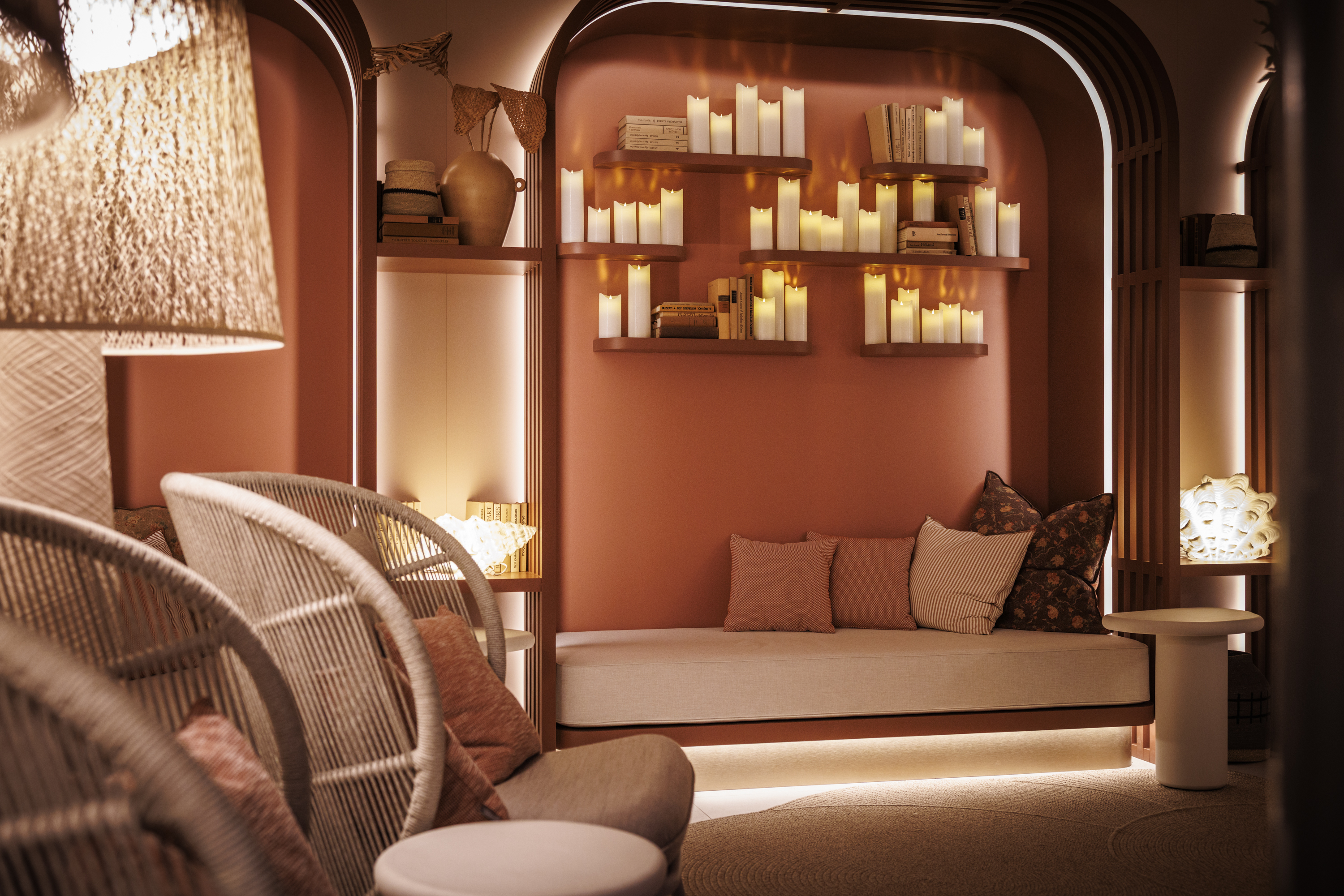 Soothing spa welcome at the Grand Hotel de Courtoisville in Saint-Malo, a 4-star hotel with jacuzzi and duo massages.