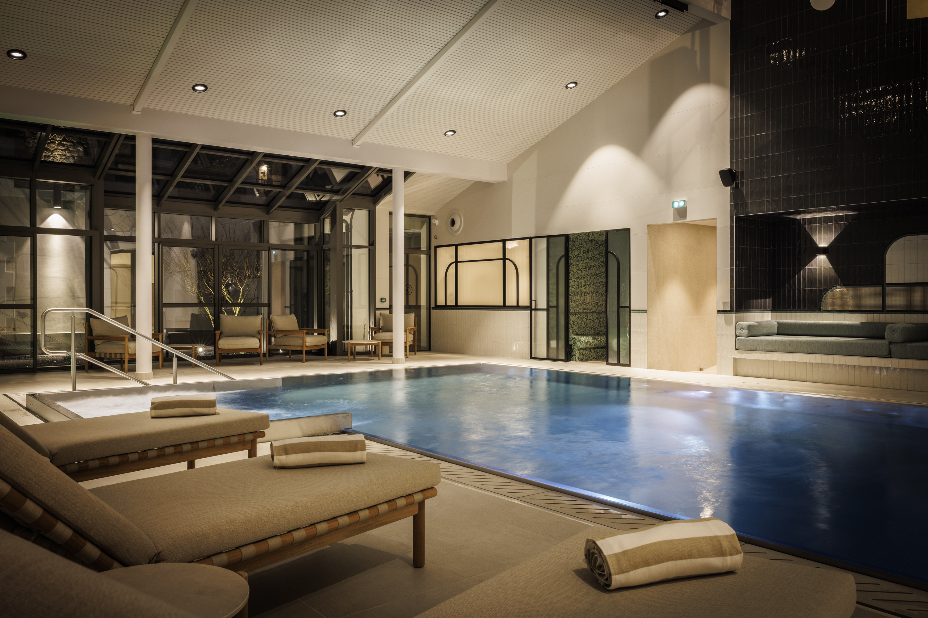 Indoor spa pool at the Grand Hotel de Courtoisville in Saint-Malo, a 4-star hotel in Brittany near Sillon beach.