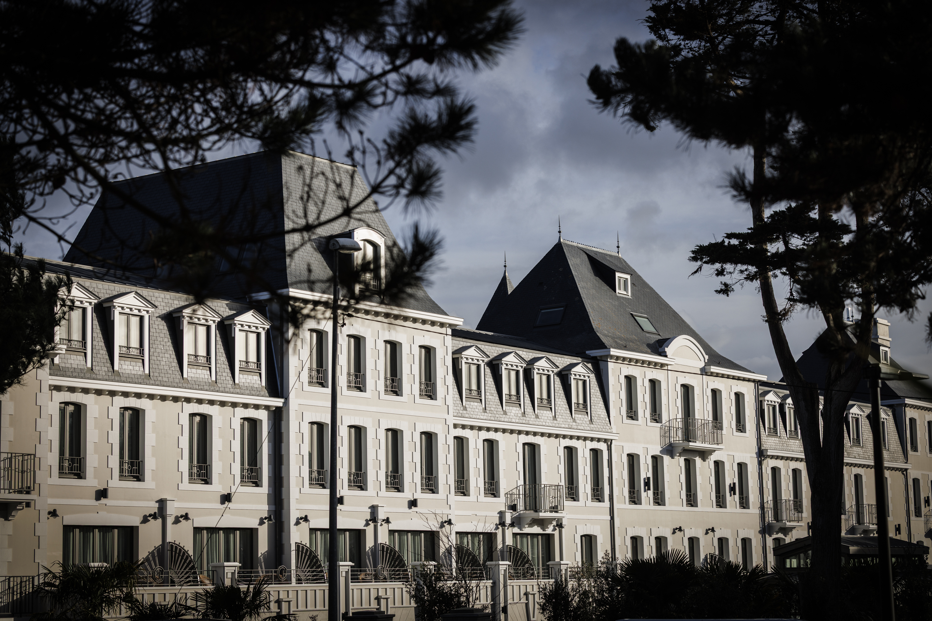Access through the portal on the facade of the Grand Hotel de Courtoisville in Saint-Malo, a luxury 4-star spa hotel in Brittany.