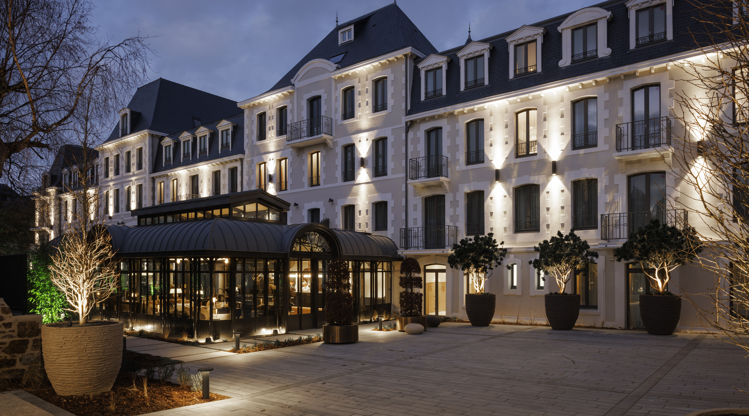 Entrance and facade of the Grand Hotel de Courtoisville in Saint-Malo with outdoor foosball area, 4-star hotel in Brittany.