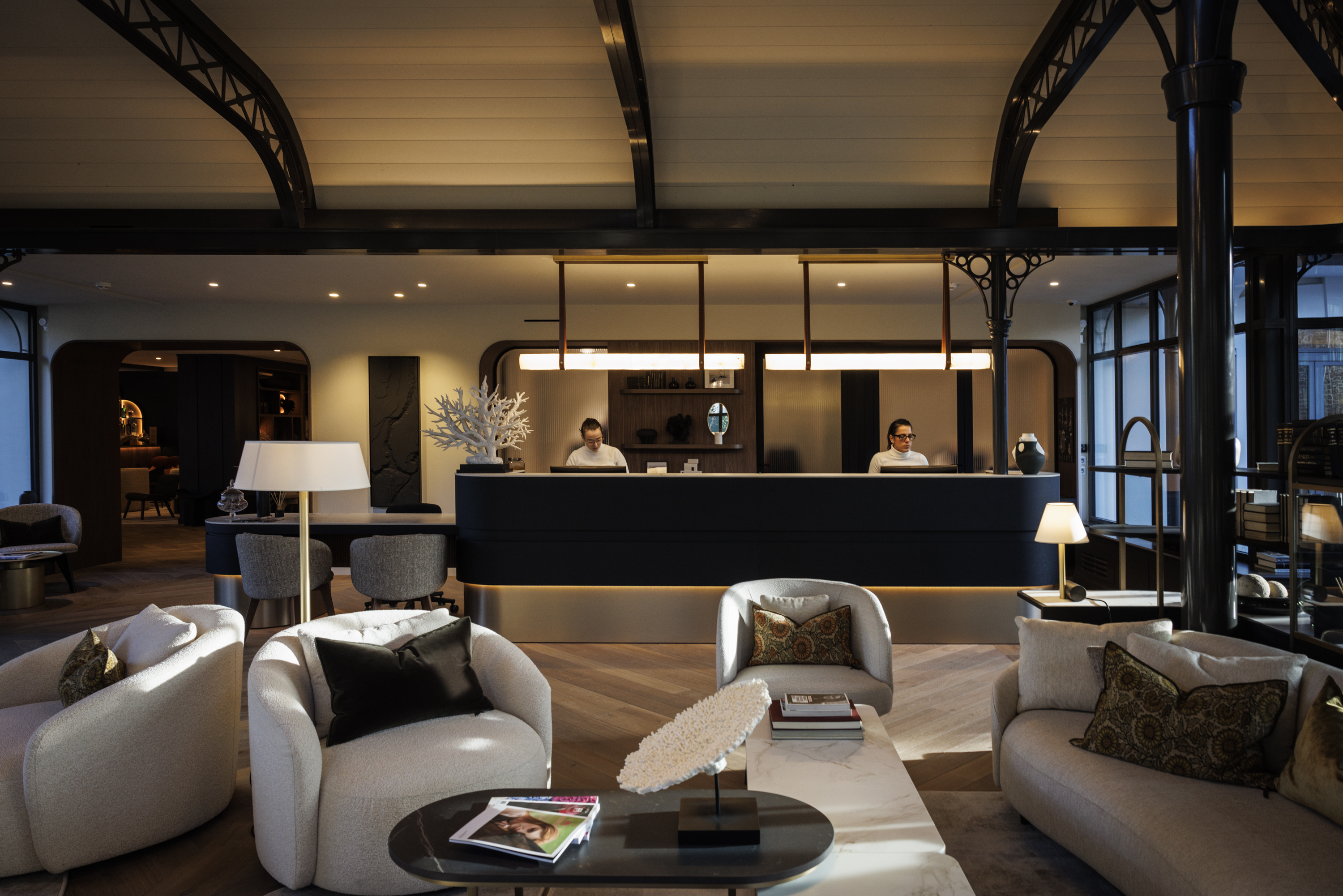 View of the lobby and the reception of the Grand Hotel de Courtoisville in Saint-Malo, a 4-star hotel near the city center.