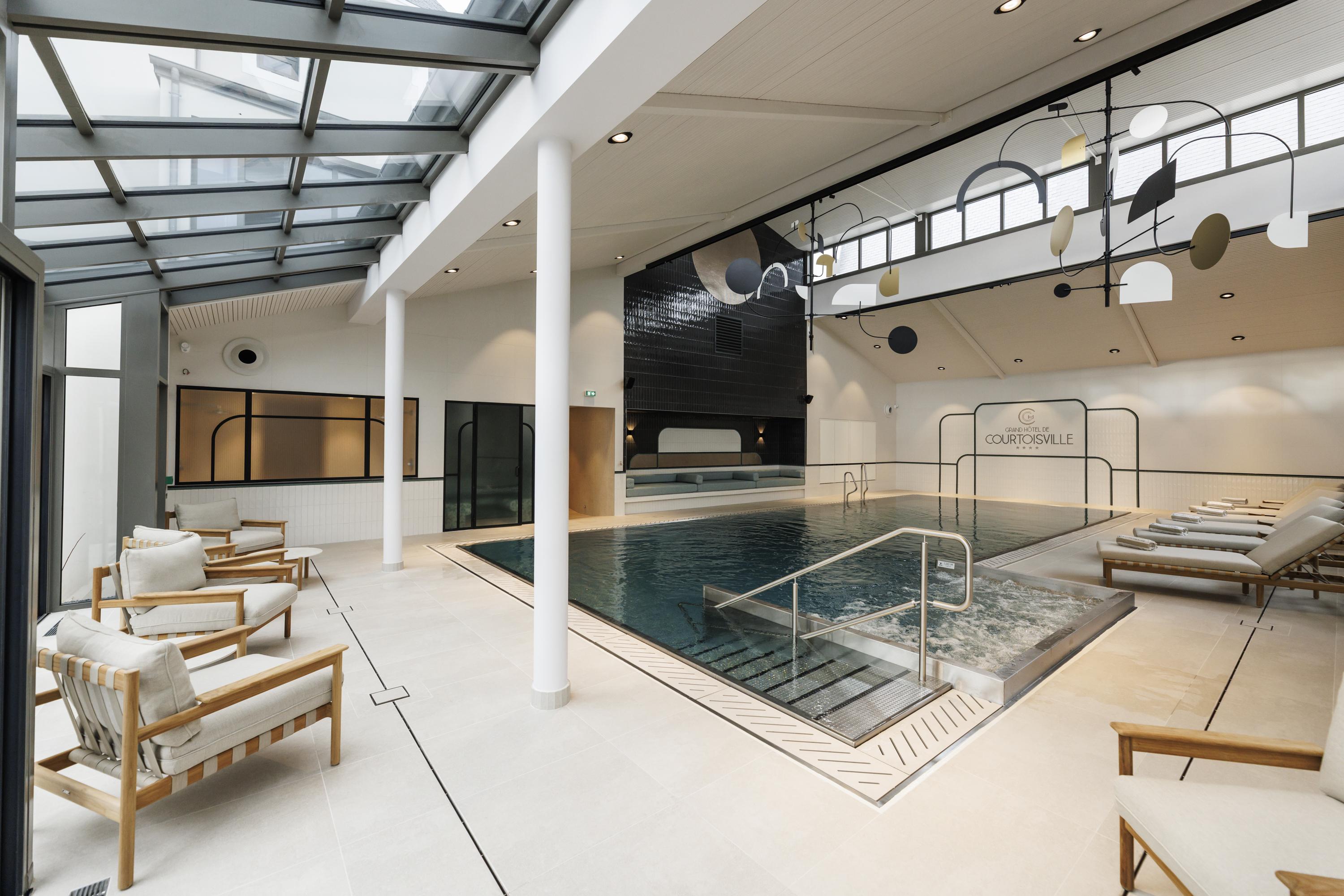Elegant indoor pool at the Grand Hotel de Courtoisville in Saint-Malo, a luxury 4-star spa hotel with steam room.