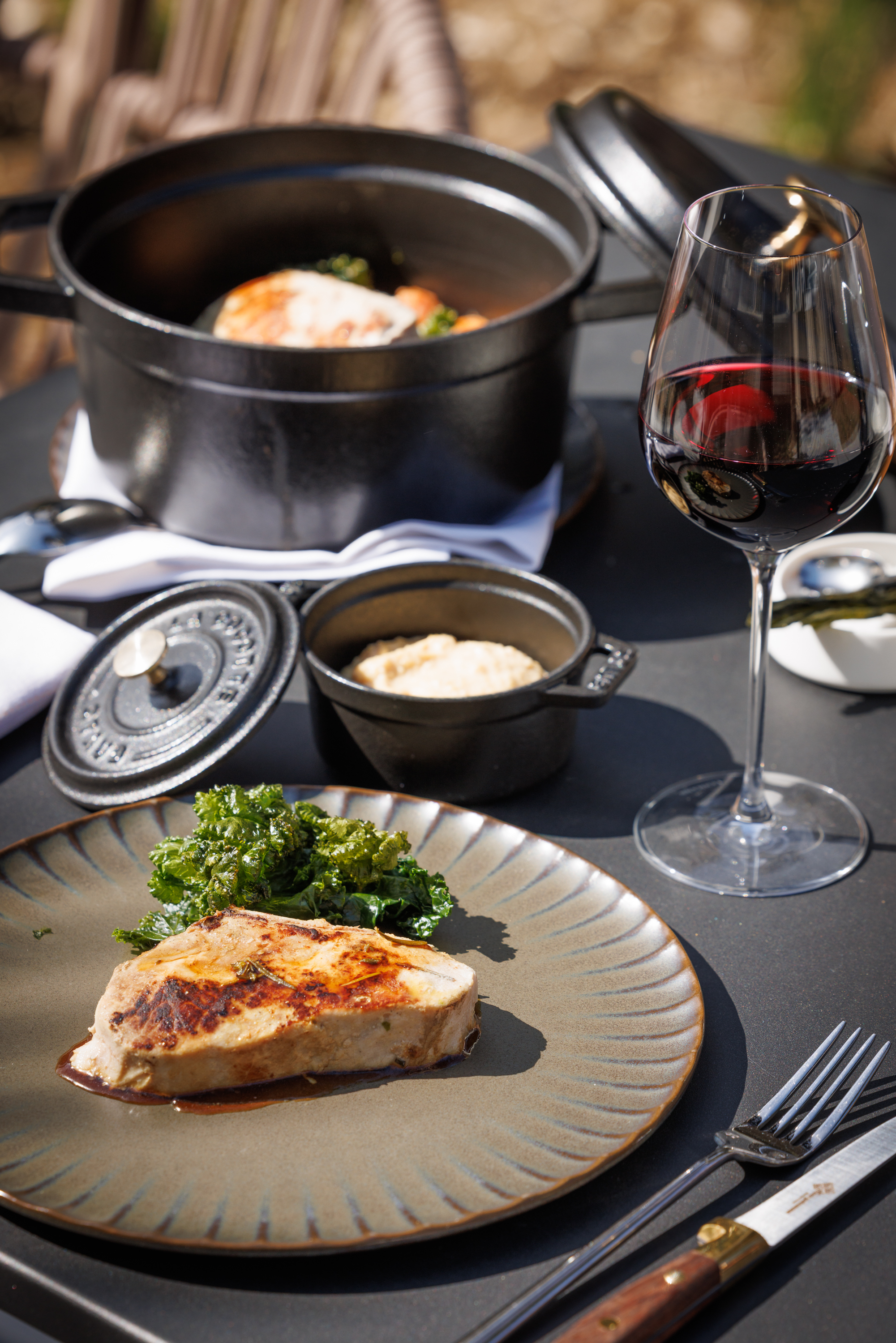 Wine tasting at the restaurant of the Grand Hotel de Courtoisville in Saint-Malo, a 4-star spa hotel in Brittany.