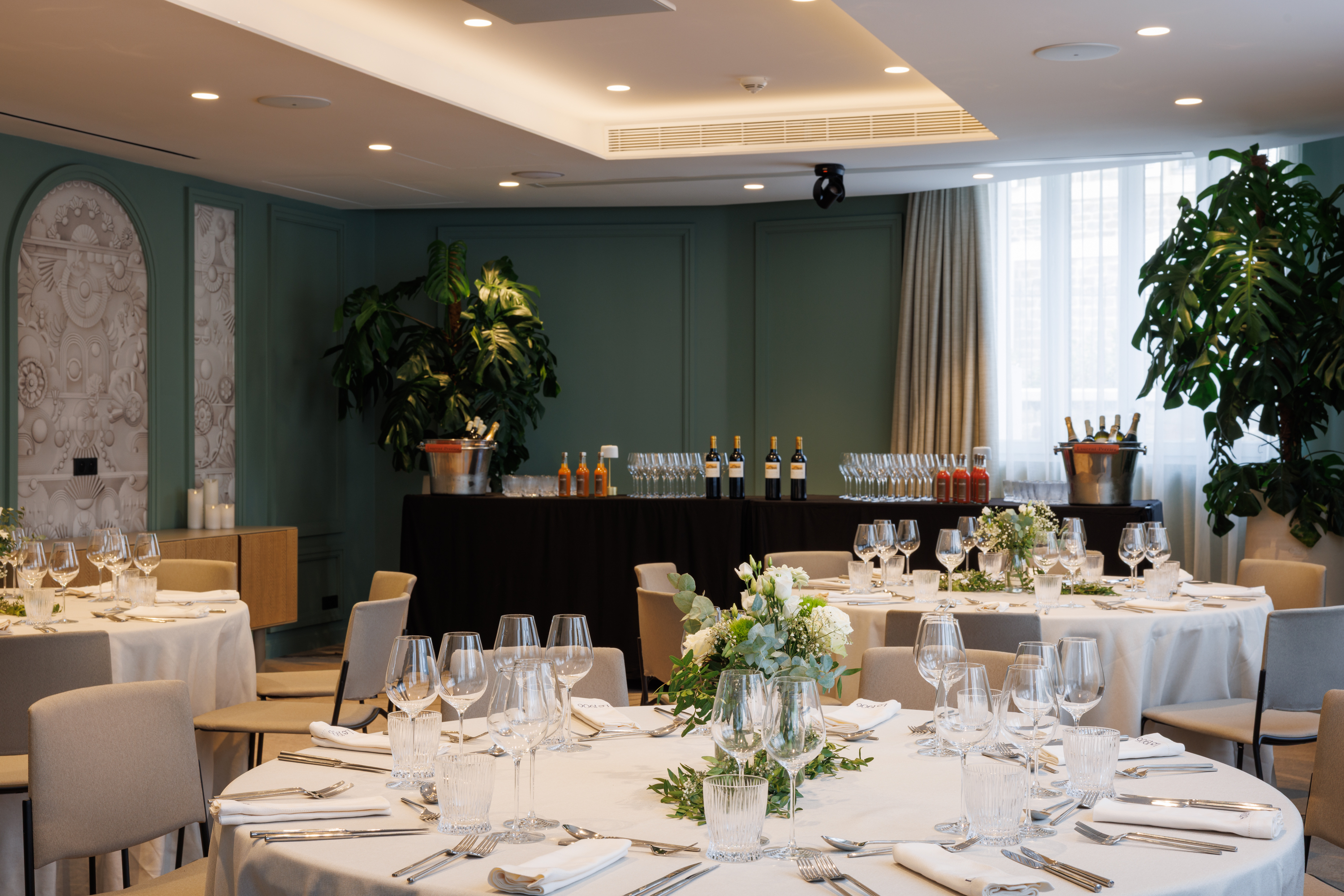 Salle La Hoguette pour séminaires d’entreprise au Grand Hôtel de Courtoisville à Saint-Malo, hôtel spa 4 étoiles en Bretagne.