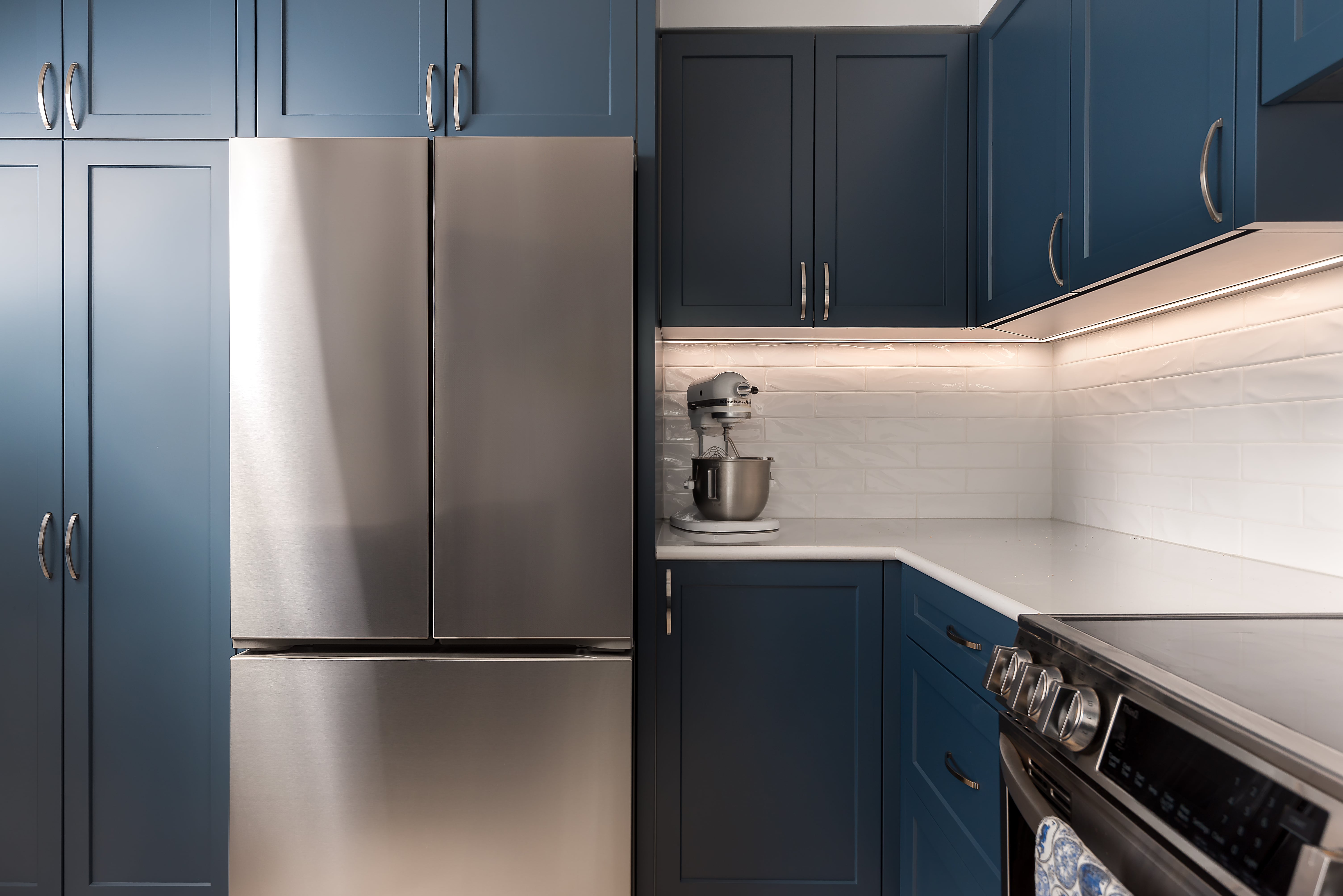 Modern custom kitchen cabinetry designed and installed by Goosen Inc. in Kitchener, featuring high-quality architectural millwork, Euro-style finishes, and durable materials for residential spaces in Waterloo and Cambridge.