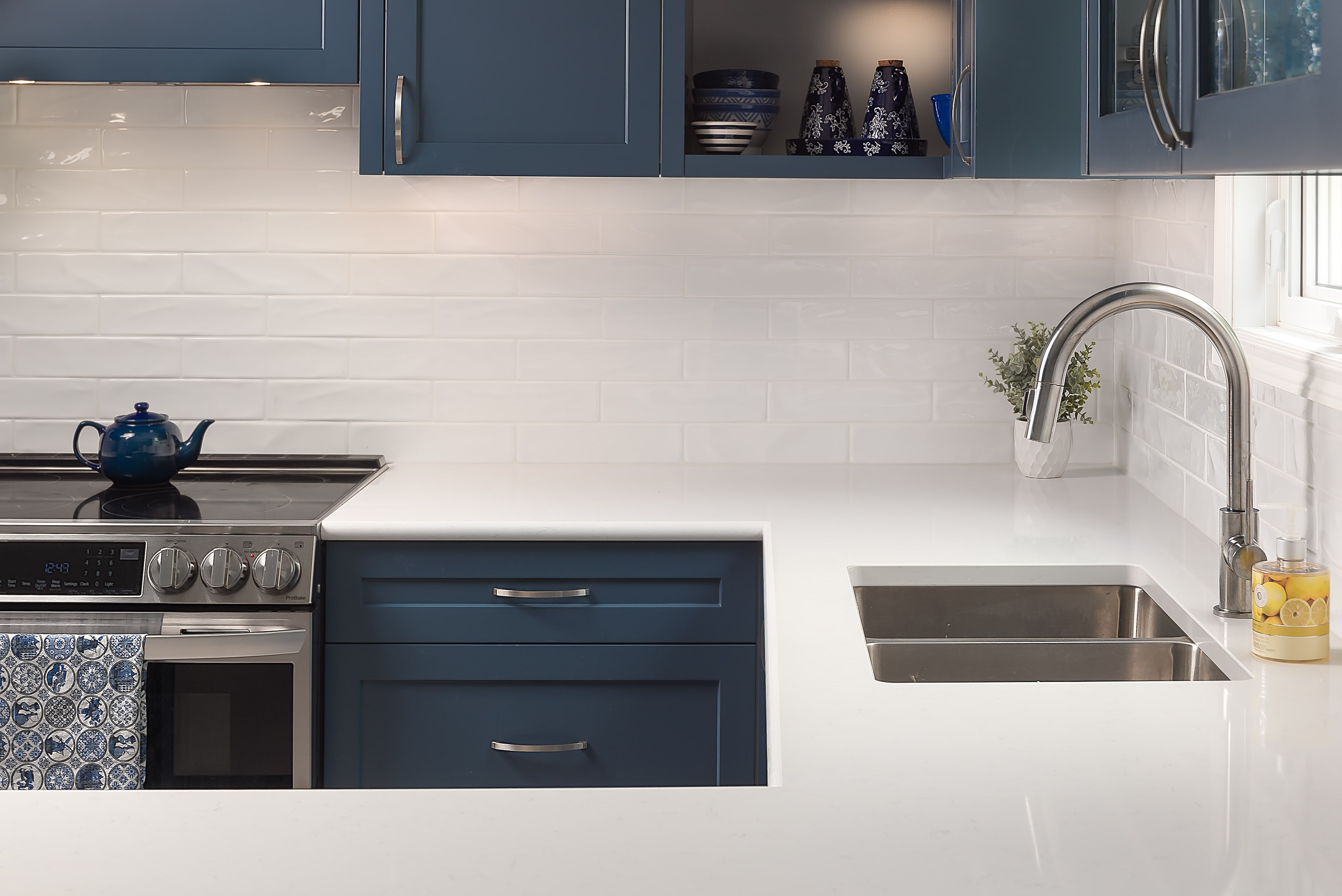 Custom kitchen installation by Goosen Inc. in Kitchener, Ontario, featuring architectural millwork and bespoke cabinetry with modern finishes in a residential home.