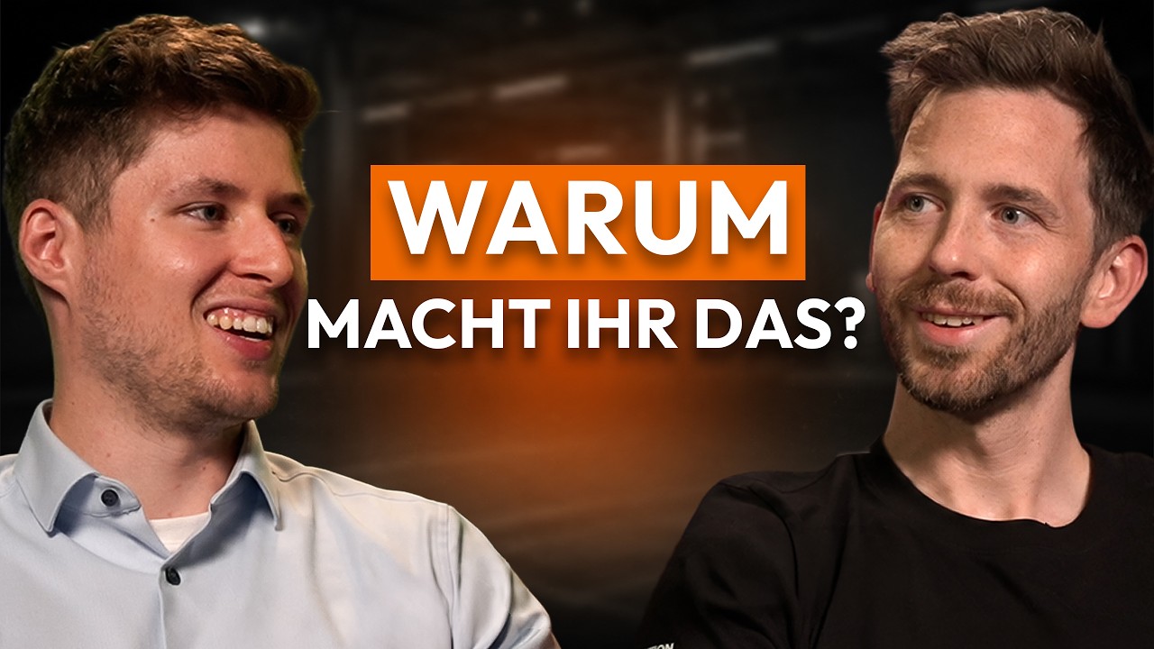 Onlinehändler und Team stehen zwischen lokalem Server und Cloud-Symbol: Der Wechsel der Warenwirtschaft sorgt für Unsicherheit.