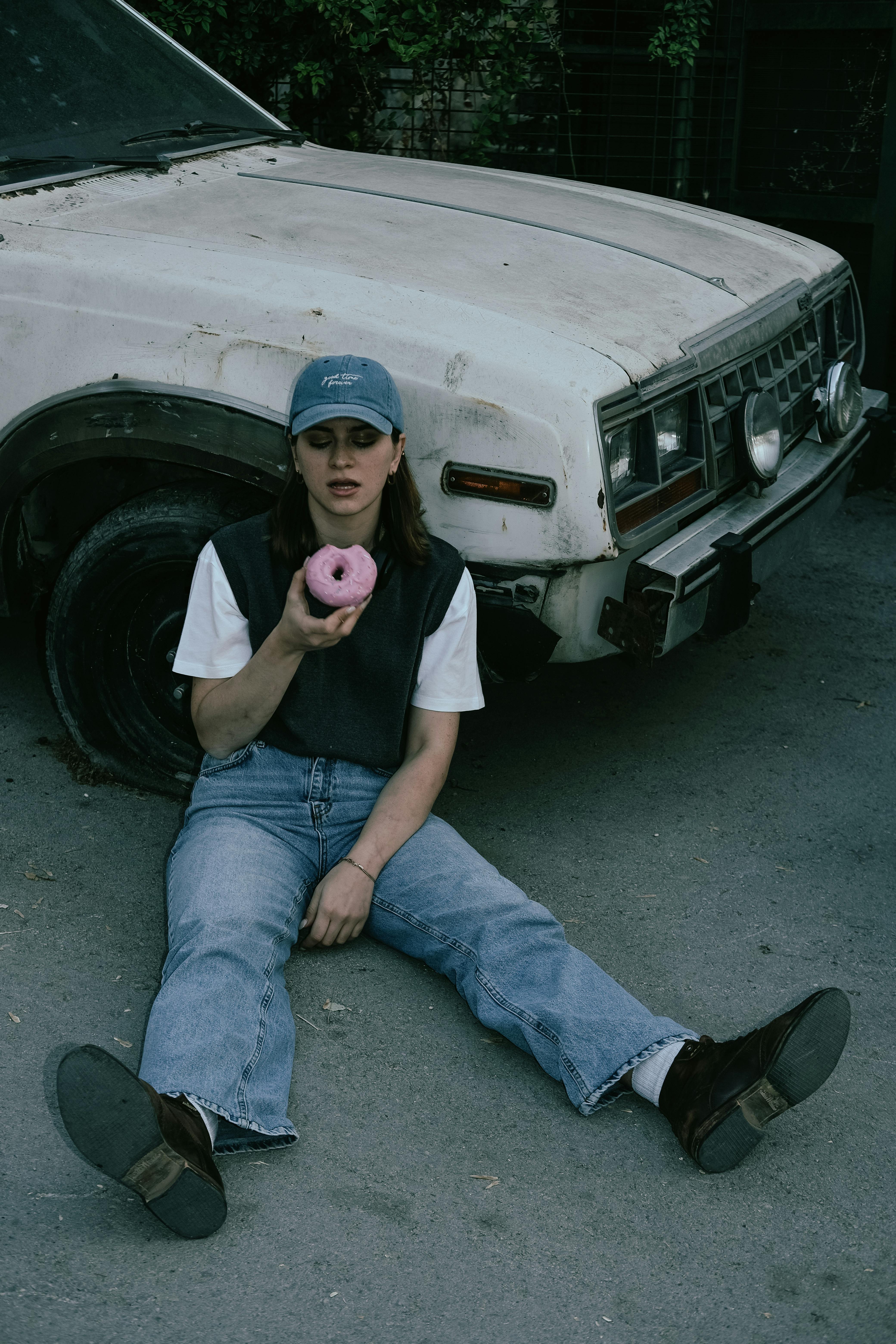 subject/scene: coach and client shaking hands after a meeting