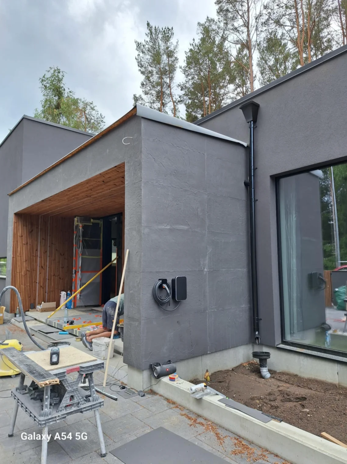 Construction of a modern house.