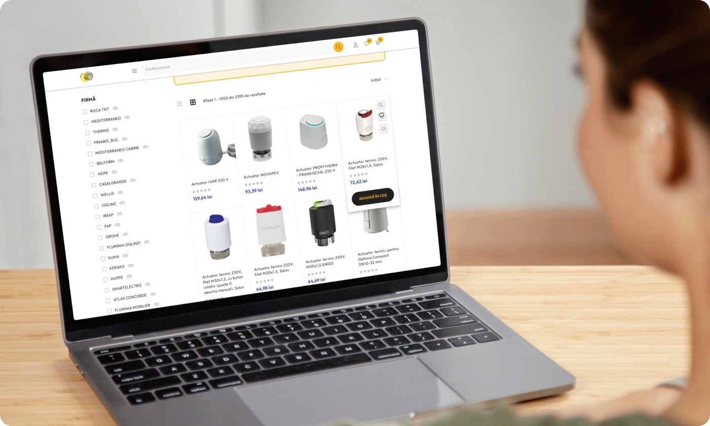 Customer browsing the shop.g4h.ro product catalog on a laptop