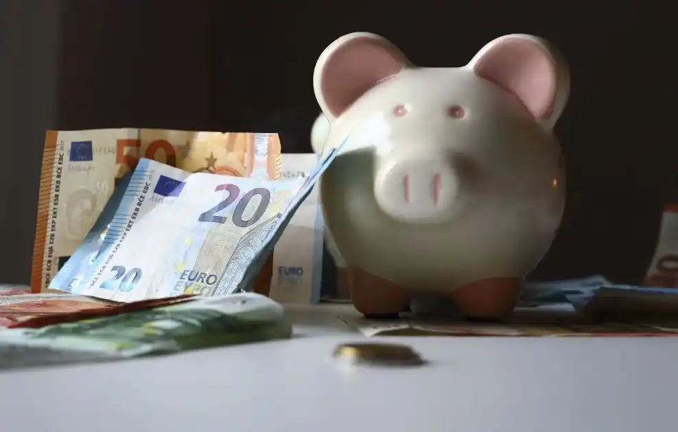 Combien devrais-je économiser si je gagne 3 000 € par mois ?