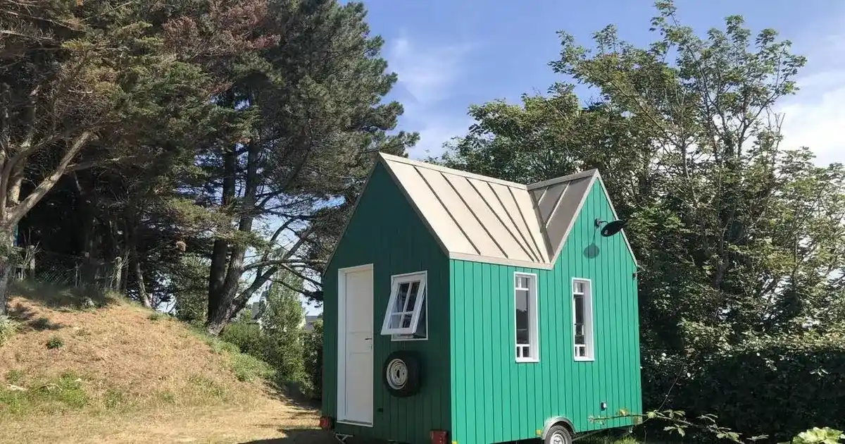 Est-il possible de vivre à l'année sur un terrain non constructible ?