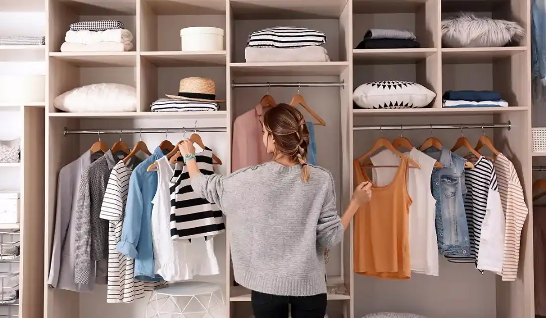 Qu'est-ce que la capsule wardrobe selon la règle 3 3 3 ?