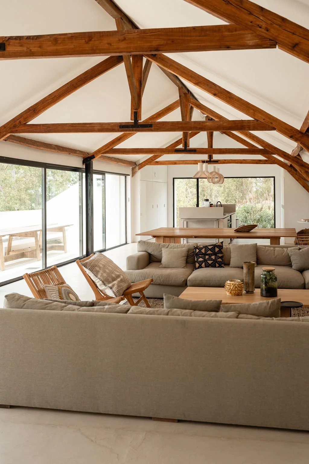 [background image] image of concert venue