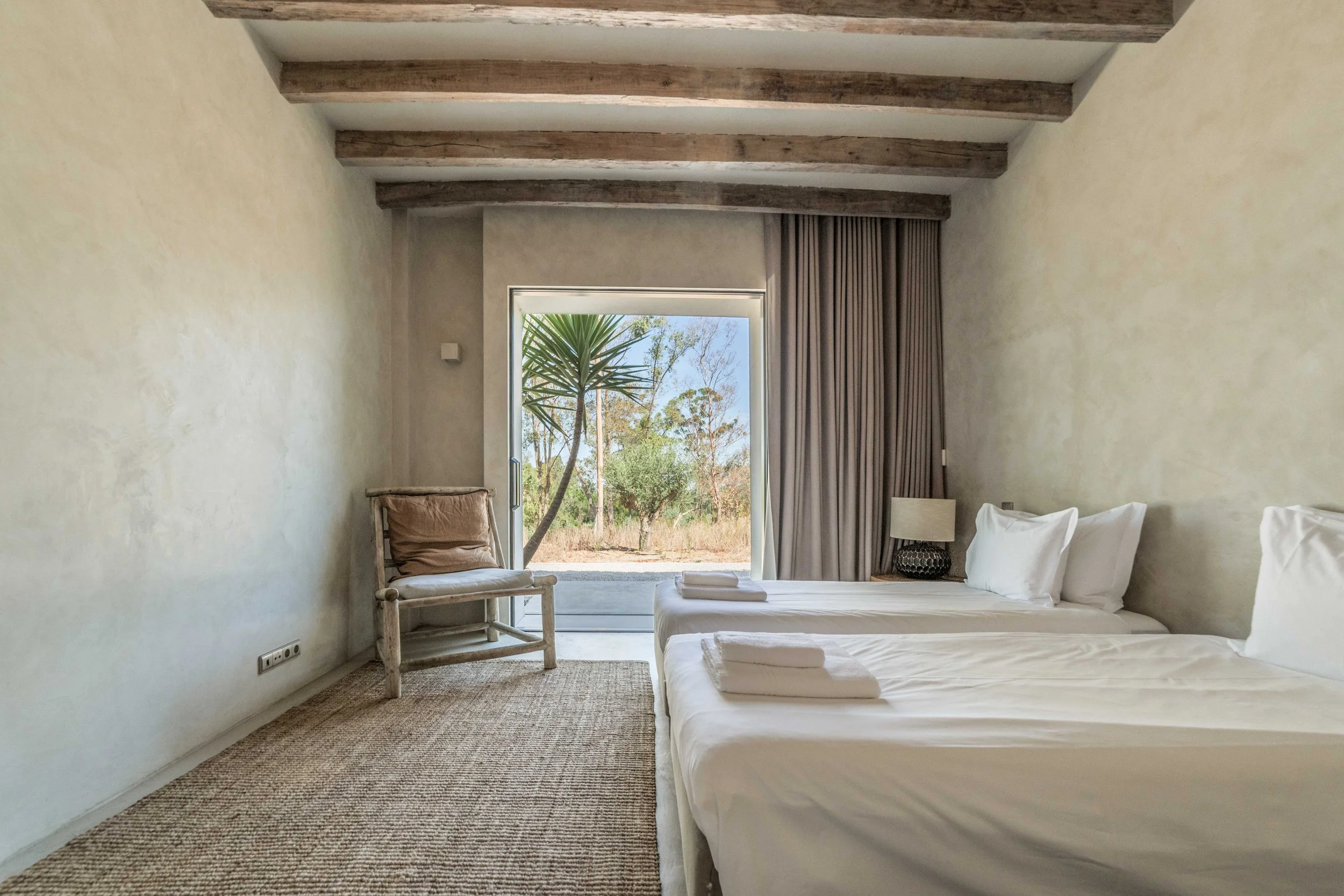 [background image] image of concert venue