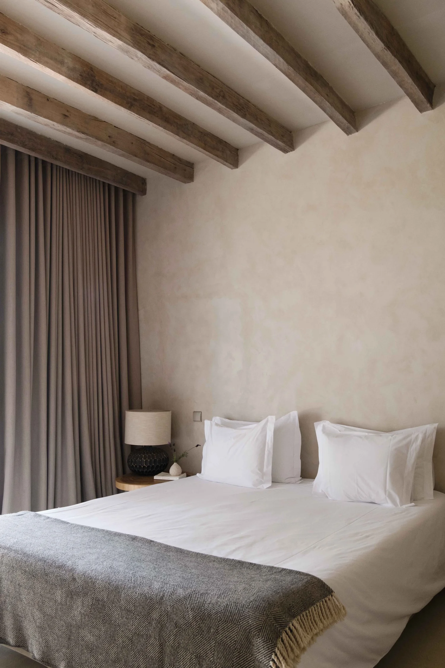 [background image] image of concert venue