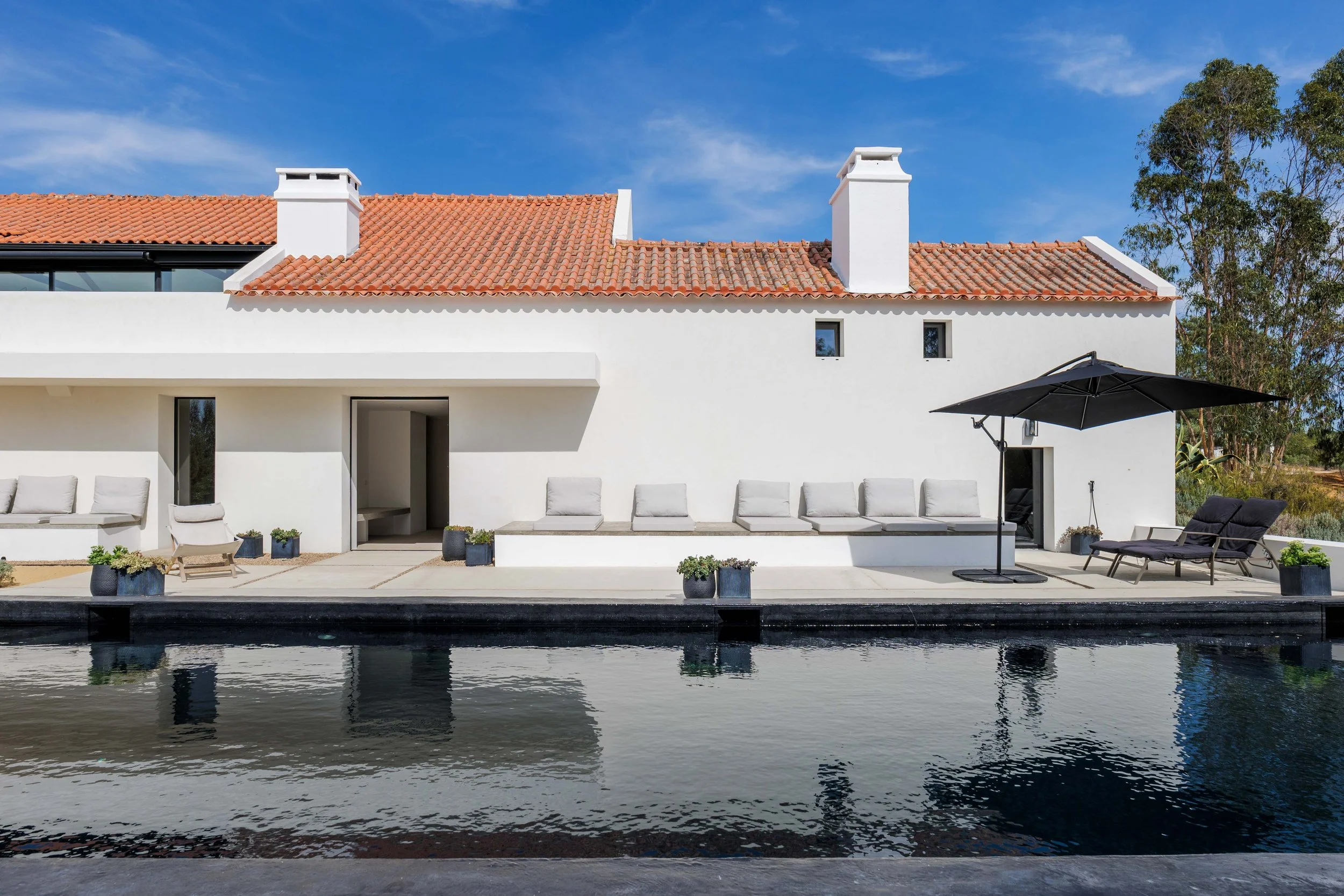 [background image] image of concert venue