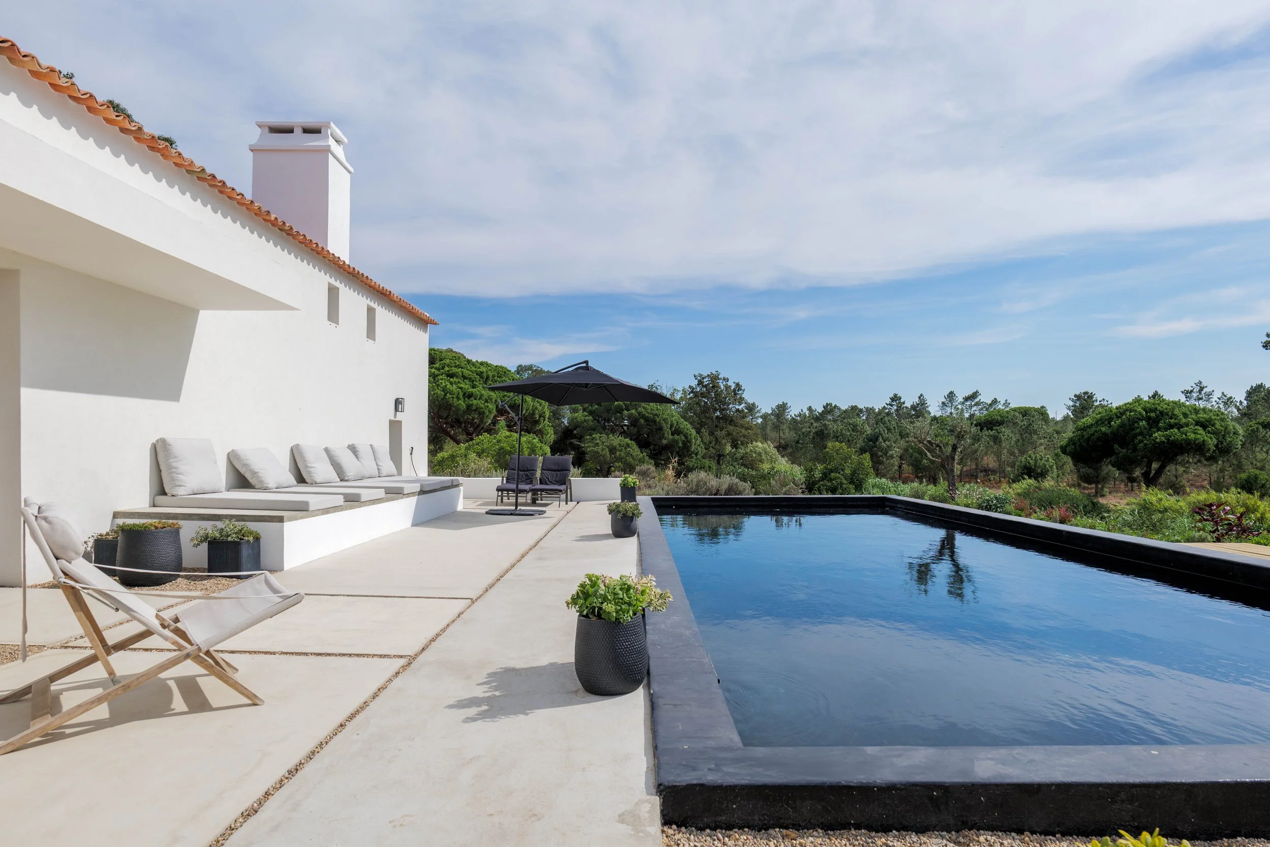 [background image] image of concert venue