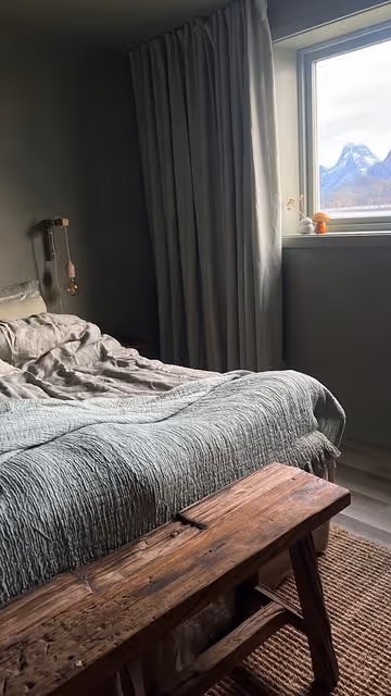 [background image] image of concert venue