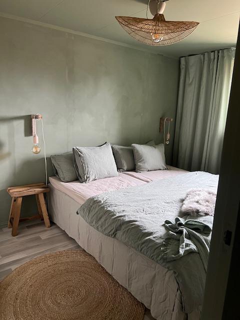 [background image] image of concert venue