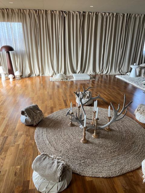 [background image] image of concert venue