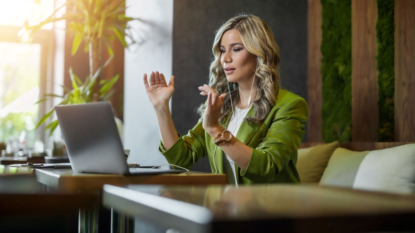 Online Meeting mit KI-Transkription