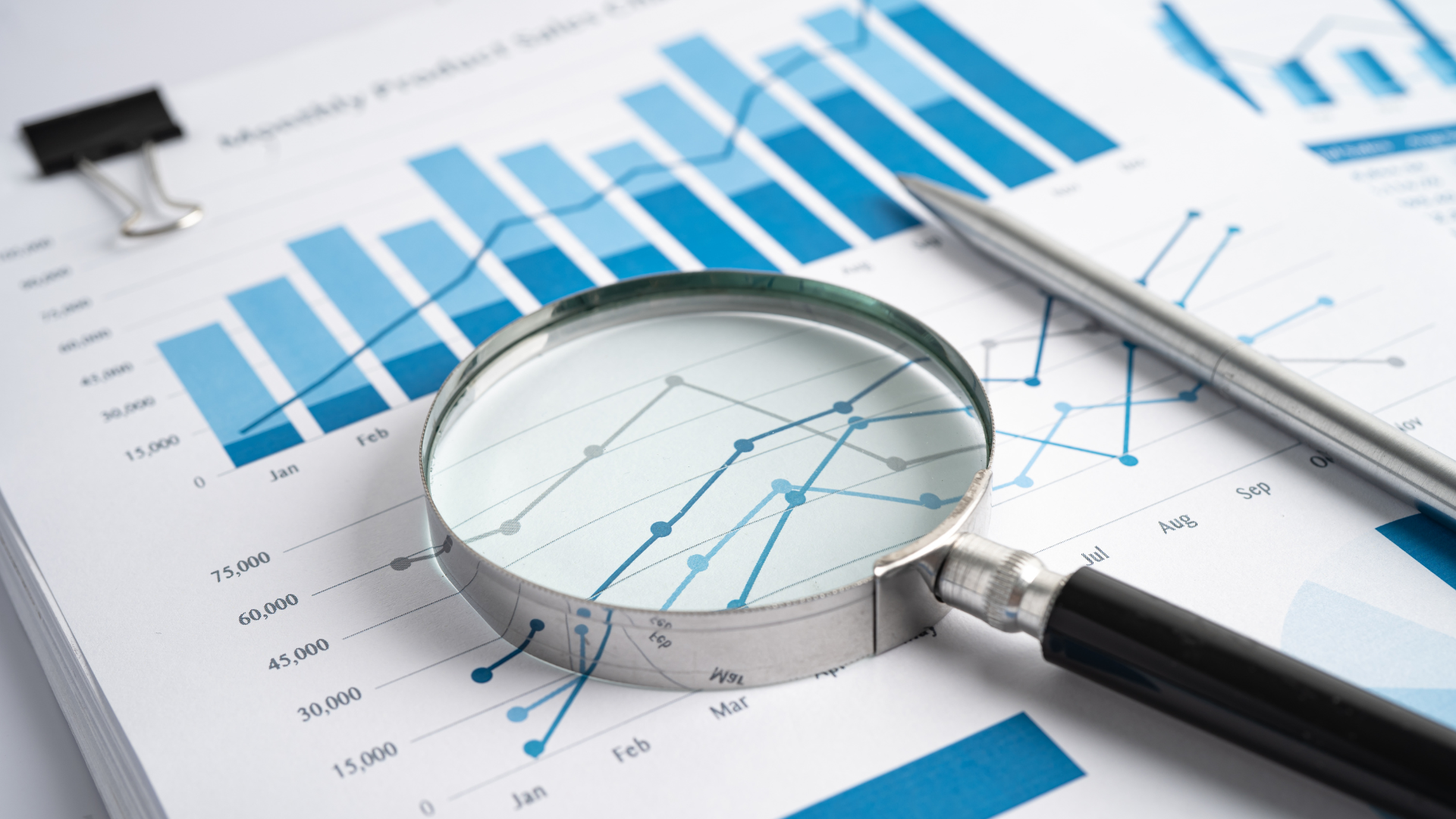 Fireflies.ai Vergleich - Analyse und Reporting im Vergleich