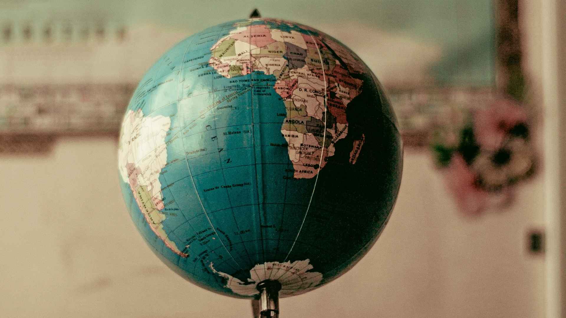 Globe to visualize international alternatives
