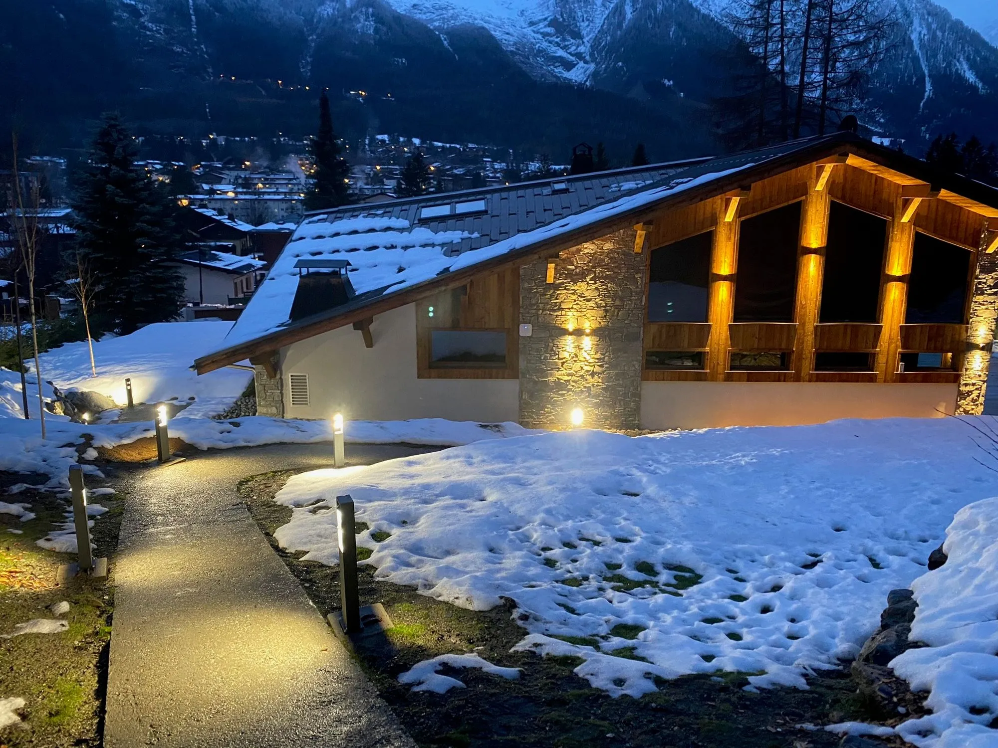 Maison équipée par Savoie Elec en zone montagneuse enneigée