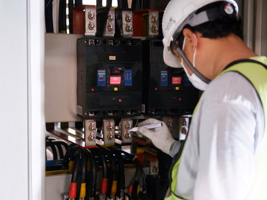 technician inspecting AC electrical connections in Langley, BC technician inspecting AC electrical connections in Langley, BC