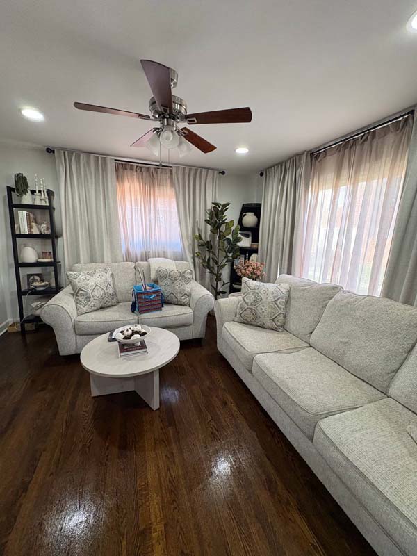 Picture of a clean living room, cleaning services chicago