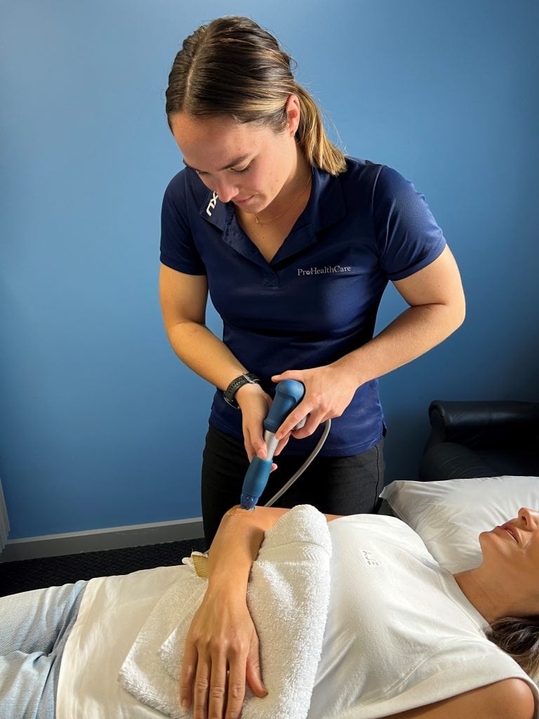 patient being treated for lateral epicondylitis with shockwave therapy in ottawa