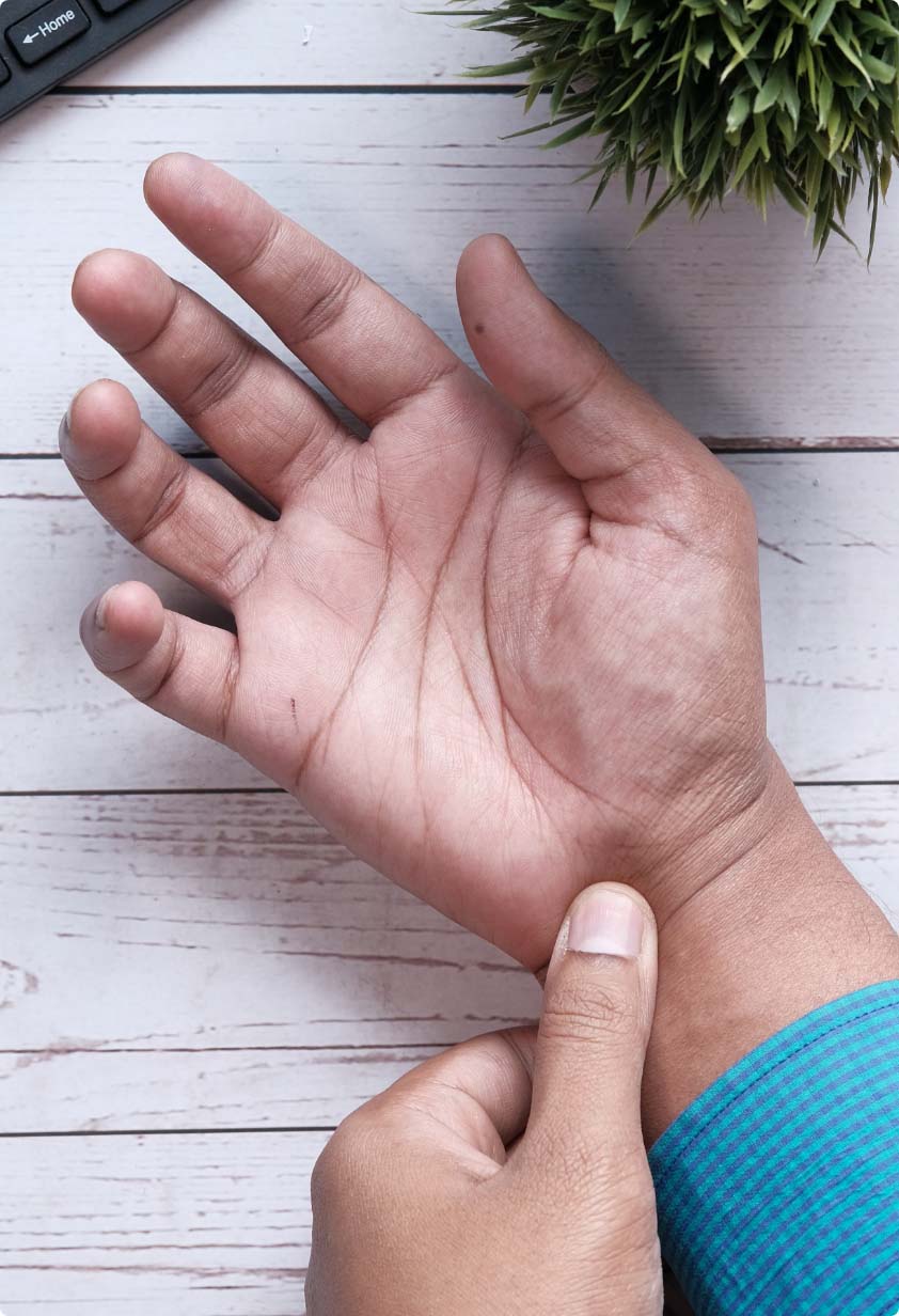 chiropractor treating carpal tunnel syndrome in ottawa