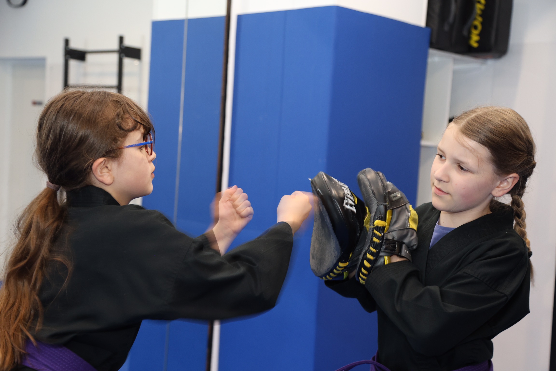 Deux élèves de Kung Fu Kids chez H Balance en séance d'entrainement