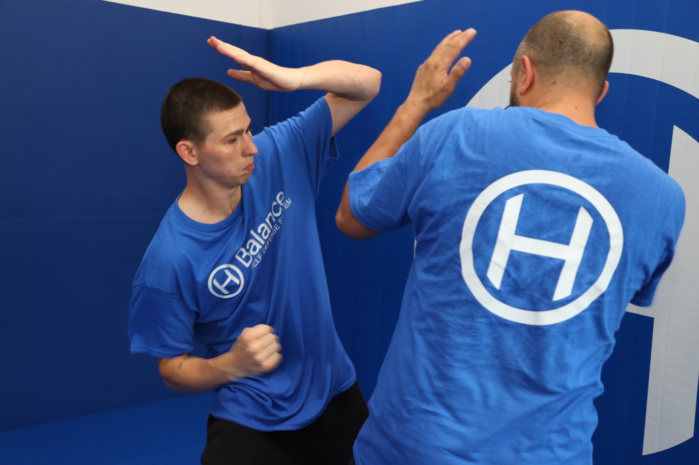 Mateo Rodríguez lors d’un entraînement de H Balance Self-Defense System à Strasbourg, système moderne de défense personnelle dont le Wing Chun et le Wing Tsun constituent les principales racines conceptuelles.